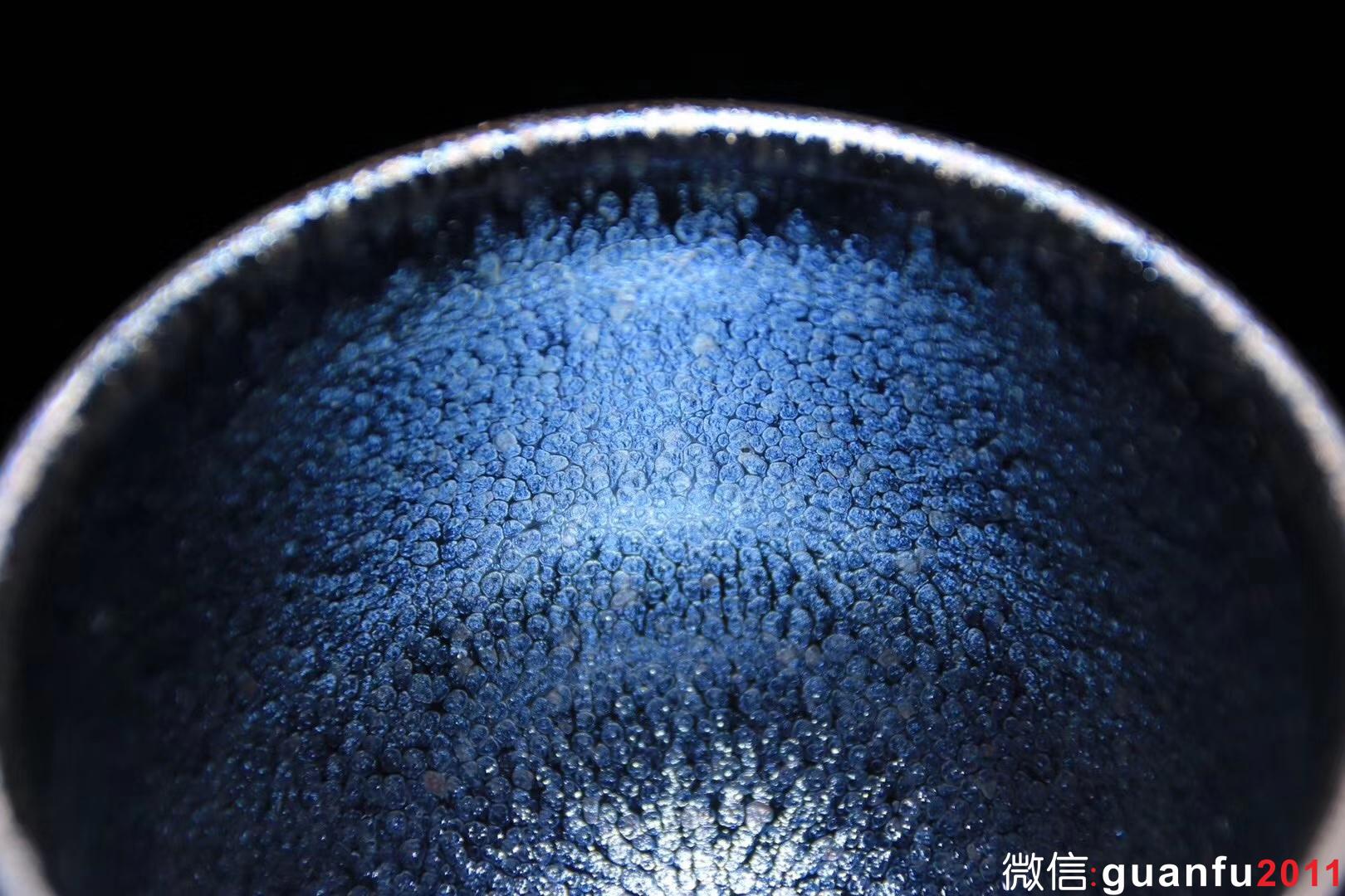 【作者】蘇天培老師 作品 【品名】星光油滴 有心杯 【規(guī)格】7.7 x 5.5 cm 【制作】落款配證書 【品相】全品無暇 【材質(zhì)】鐵胎，天然礦釉 【產(chǎn)地】建陽·水吉 【燒制溫度】1300度