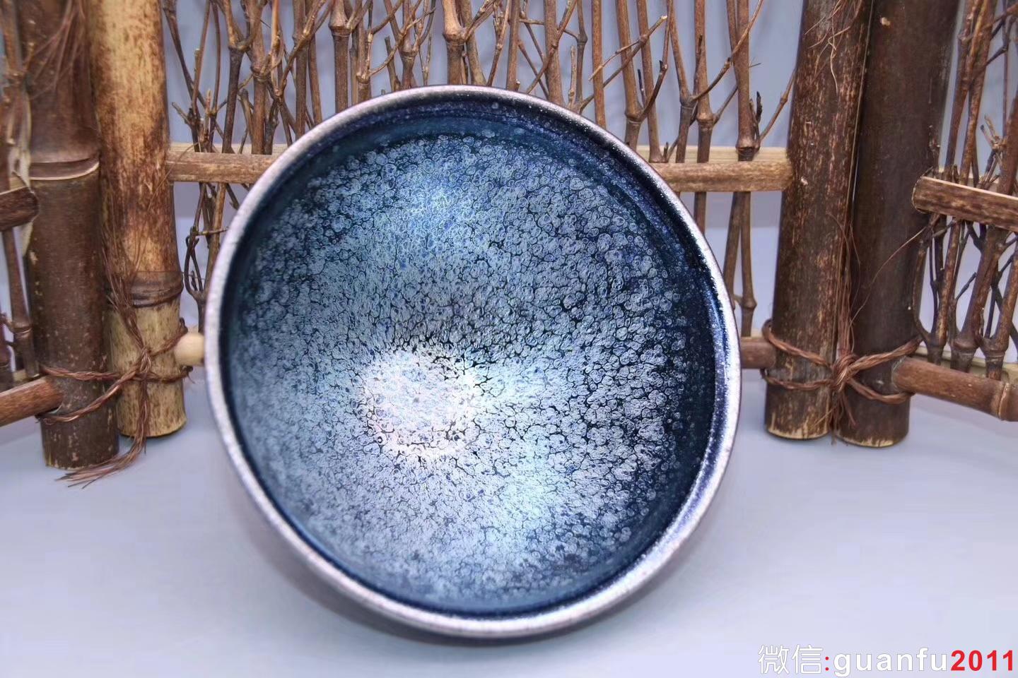 李昌海作品: 踏雪 標(biāo)準(zhǔn)束口器·12.6cm*7.4cm1