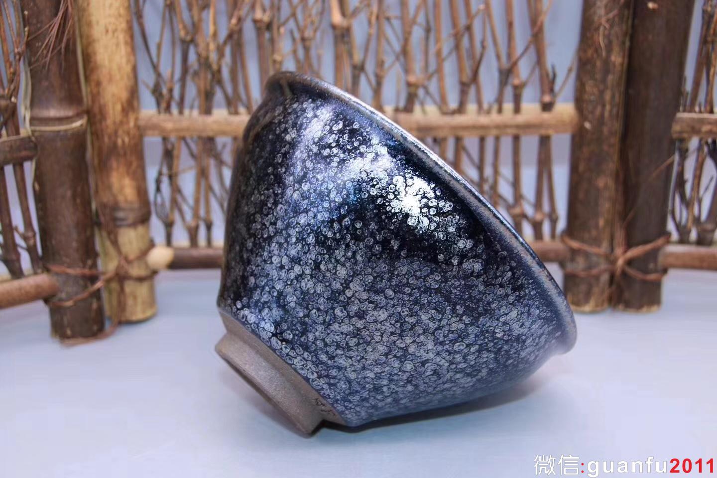 李昌海作品: 踏雪 標(biāo)準(zhǔn)束口器·12.6cm*7.4cm1