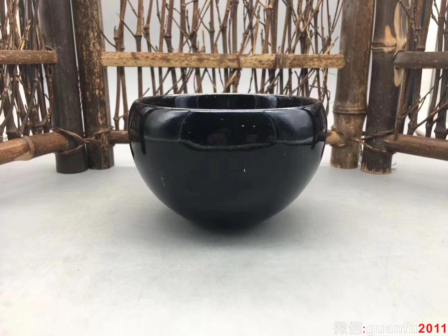 【作者】張中欽老師 作品 【品名】一葉菩提 【規(guī)格】8.0 x 5.3 cm  【制作】落款配證書  【品相】全品無暇 【材質(zhì)】鐵胎，天然礦釉 【產(chǎn)地】建陽·水吉 【燒制溫度】1300度