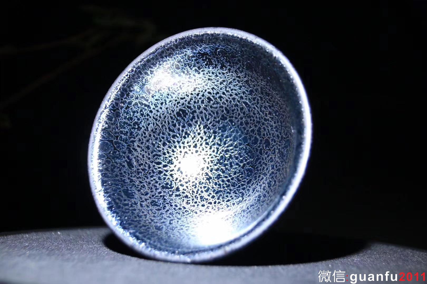 【作者】陳葉琦老師 作品 【品名】天眼 【規(guī)格】9 x 4.5 cm  【制作】落款配證書  【品相】全品無暇 【材質(zhì)】鐵胎，天然礦釉 【產(chǎn)地】建陽·水吉 【燒制溫度】1300度