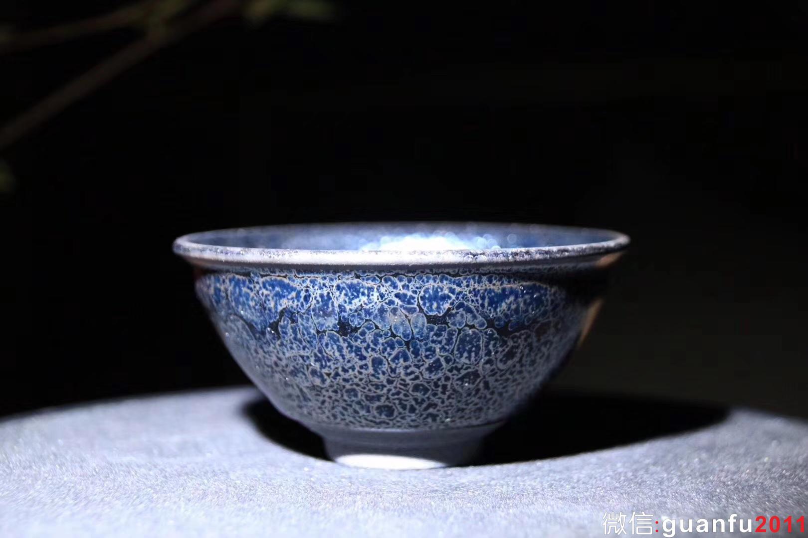 【作者】陳葉琦老師 作品 【品名】天眼 【規(guī)格】9 x 4.5 cm  【制作】落款配證書  【品相】全品無暇 【材質(zhì)】鐵胎，天然礦釉 【產(chǎn)地】建陽·水吉 【燒制溫度】1300度