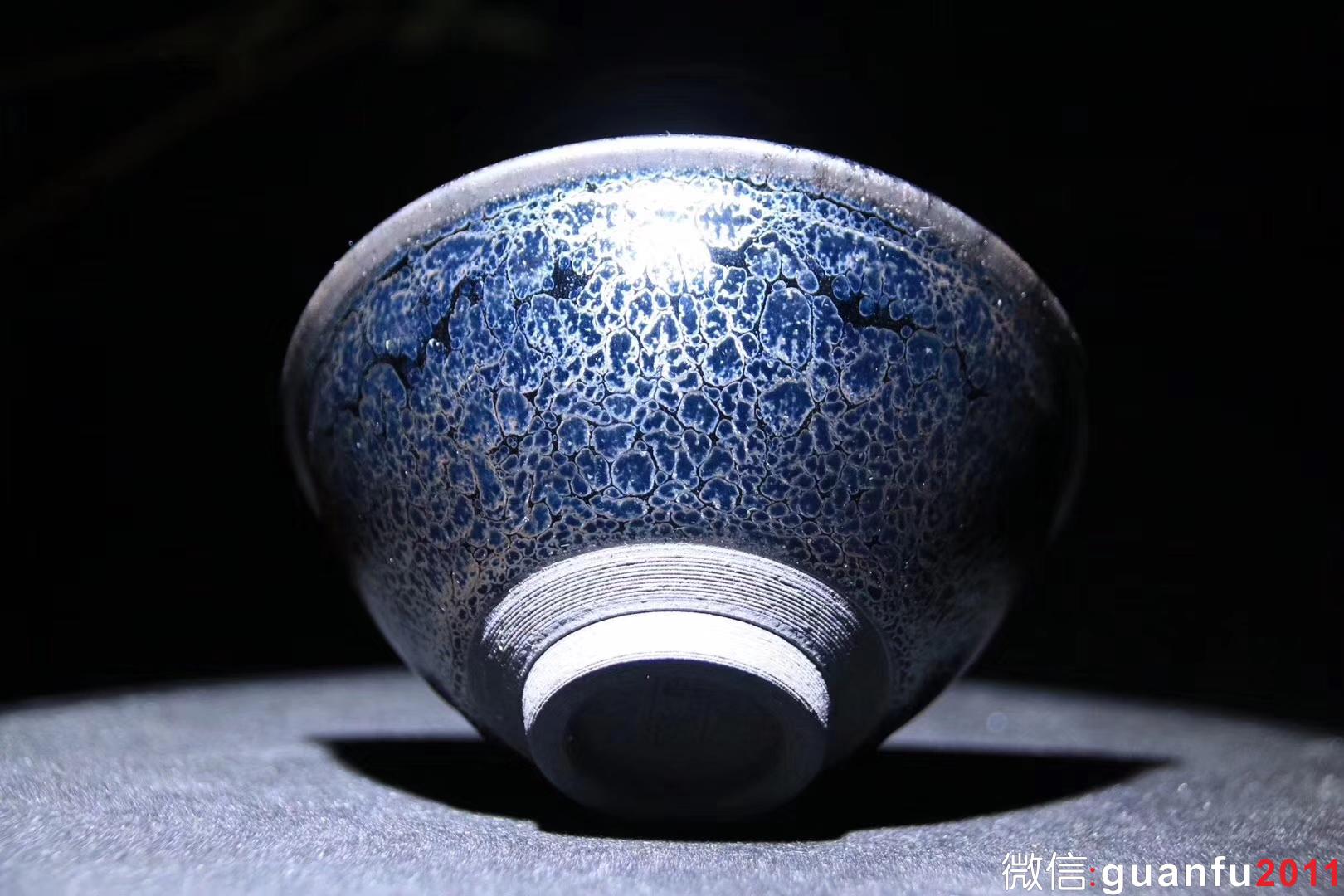 【作者】陳葉琦老師 作品 【品名】天眼 【規(guī)格】9 x 4.5 cm  【制作】落款配證書  【品相】全品無暇 【材質(zhì)】鐵胎，天然礦釉 【產(chǎn)地】建陽·水吉 【燒制溫度】1300度