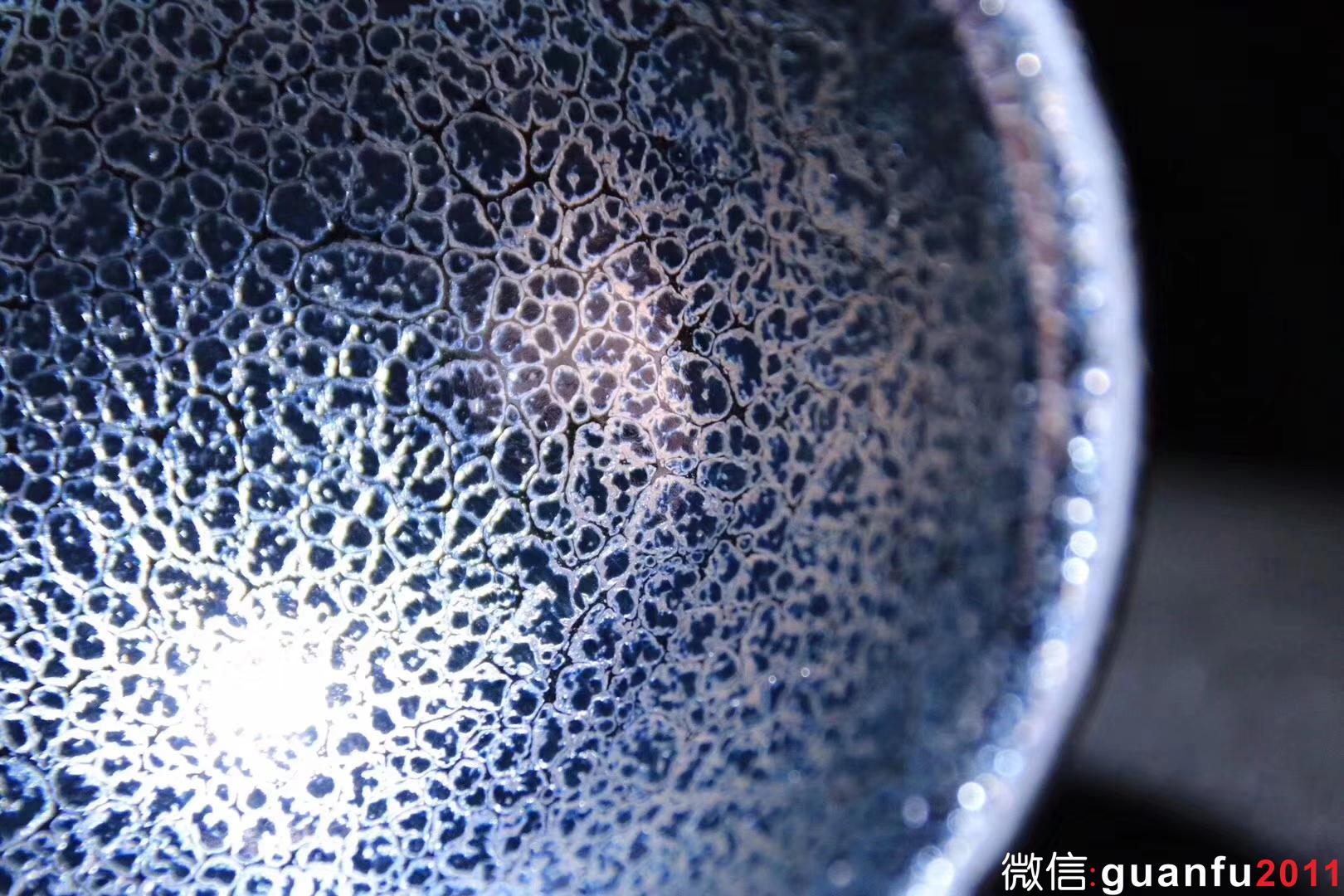 【作者】陳葉琦老師 作品 【品名】天眼 【規(guī)格】9 x 4.5 cm  【制作】落款配證書  【品相】全品無暇 【材質(zhì)】鐵胎，天然礦釉 【產(chǎn)地】建陽·水吉 【燒制溫度】1300度