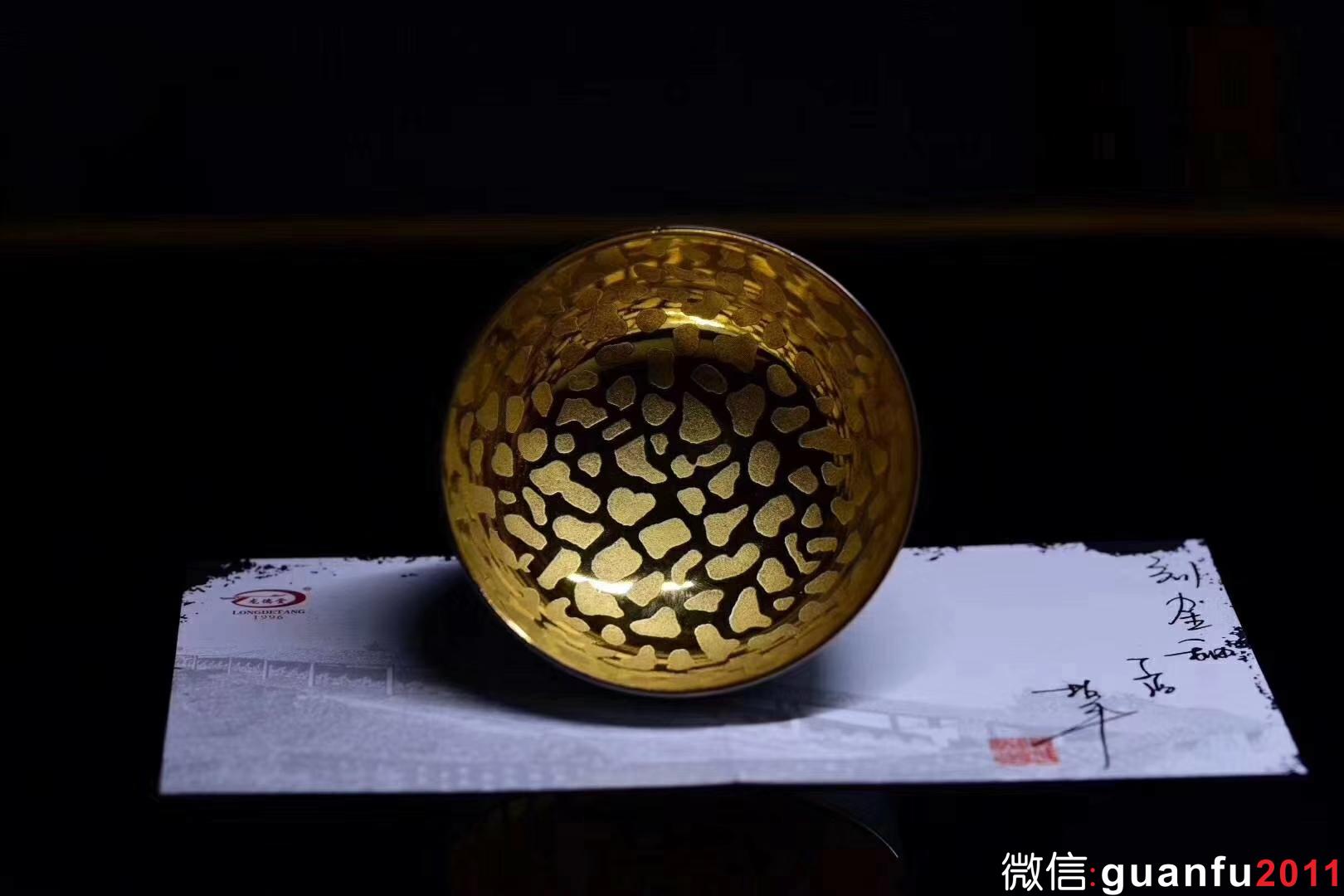【青瓷刻金釉 】 范澤鋒老師作品 口徑：7.5 高4.5左右