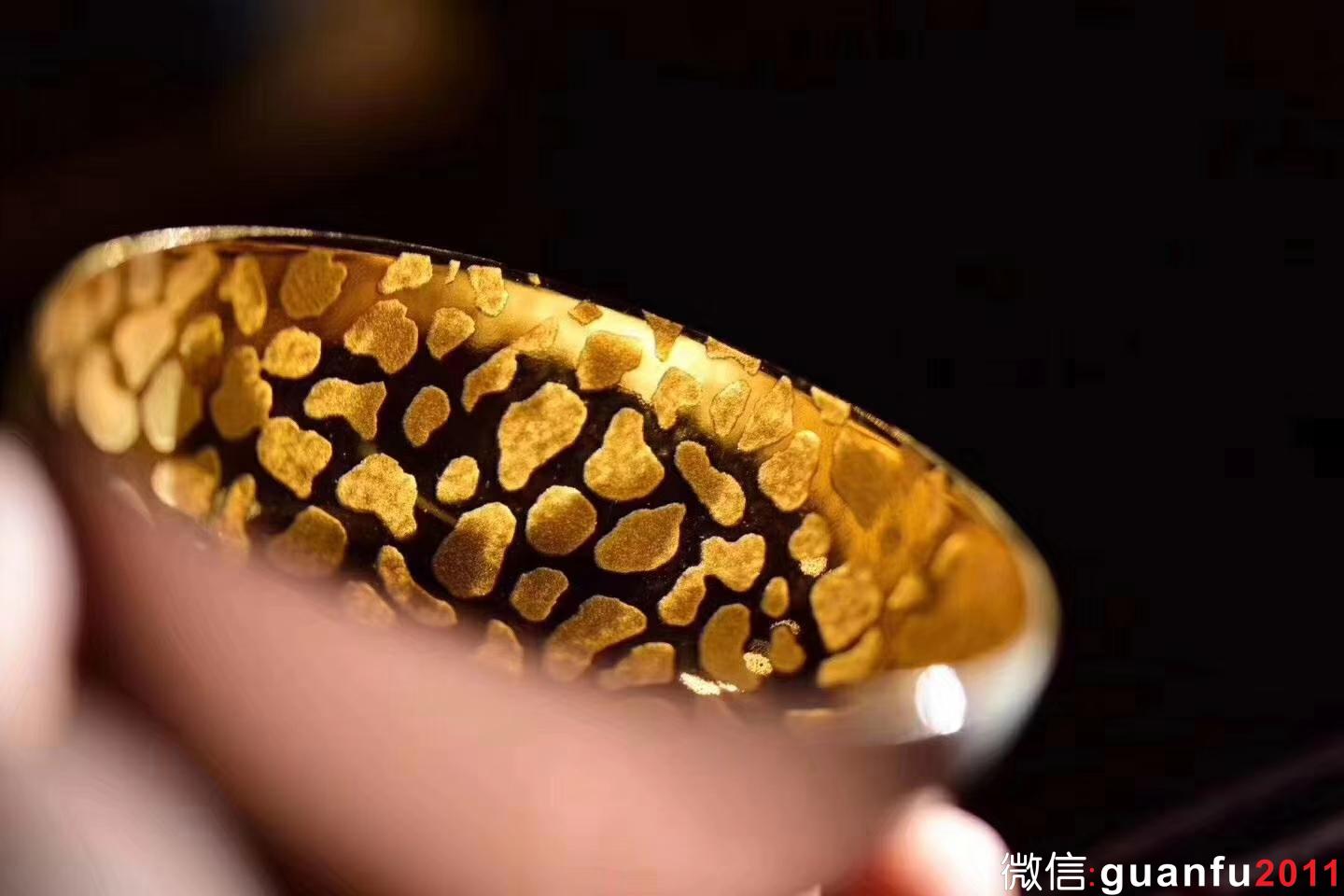 【青瓷刻金釉 】 范澤鋒老師作品 口徑：7.5 高4.5左右