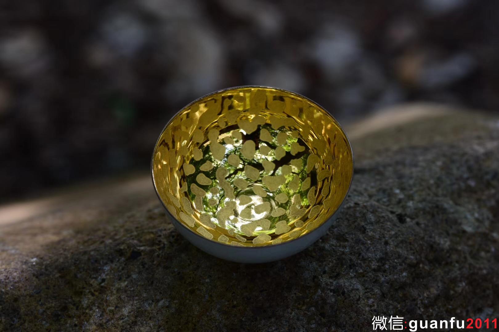 青如天 明如鏡 薄如紙 聲如磬   【青瓷刻金釉 】 范澤鋒老師作品   豐字款  口徑：7.5 高4.5左右