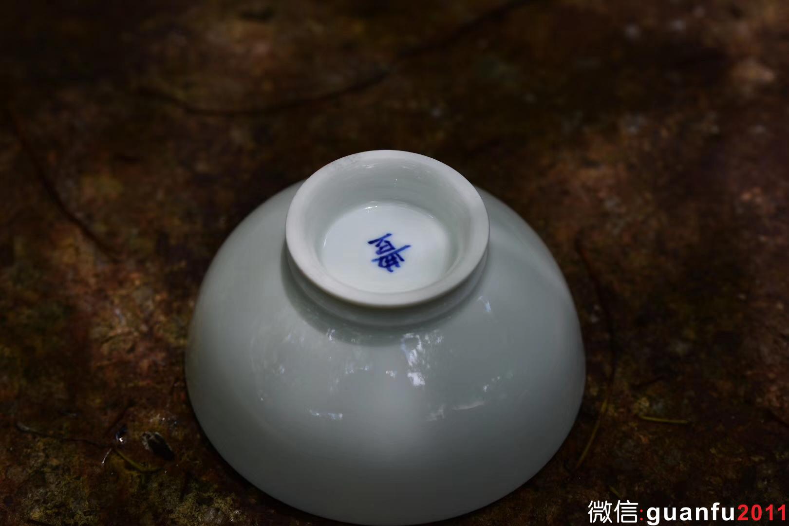 青如天 明如鏡 薄如紙 聲如磬   【青瓷刻金釉 】 范澤鋒老師作品   豐字款  口徑：7.5 高4.5左右