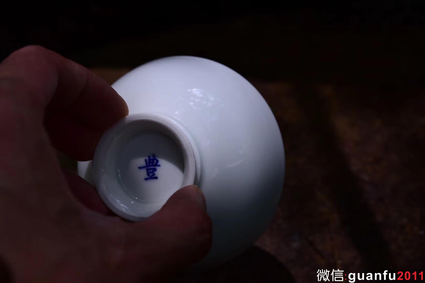 青如天 明如鏡 薄如紙 聲如磬   【青瓷刻金釉 】 范澤鋒老師作品   豐字款  口徑：7.5 高4.5左右
