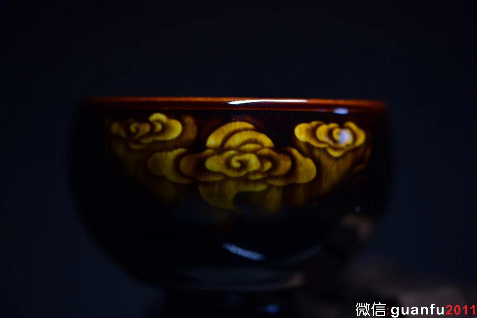 《玳瑁祥云》陰刻浮雕 口徑：9cm高：5.8cm  范澤鋒