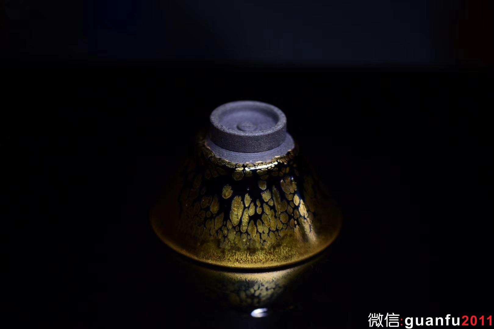 金油滴開宗大師 黃美金老師作品 珍藏版撇口小斗笠稀有口徑：8公分 高4.5公分 極品無暇滿斑 已停燒作品