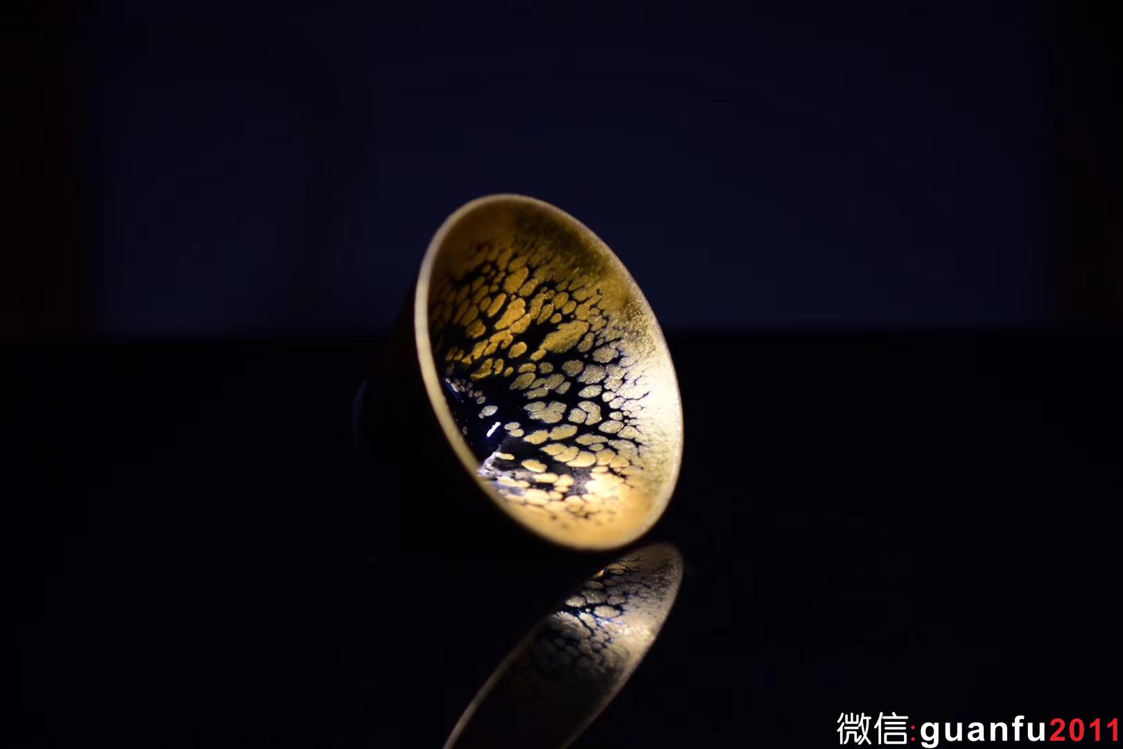 金油滴開宗大師 黃美金老師作品 珍藏版撇口小斗笠稀有口徑：8公分 高4.5公分 極品無暇滿斑 已停燒作品