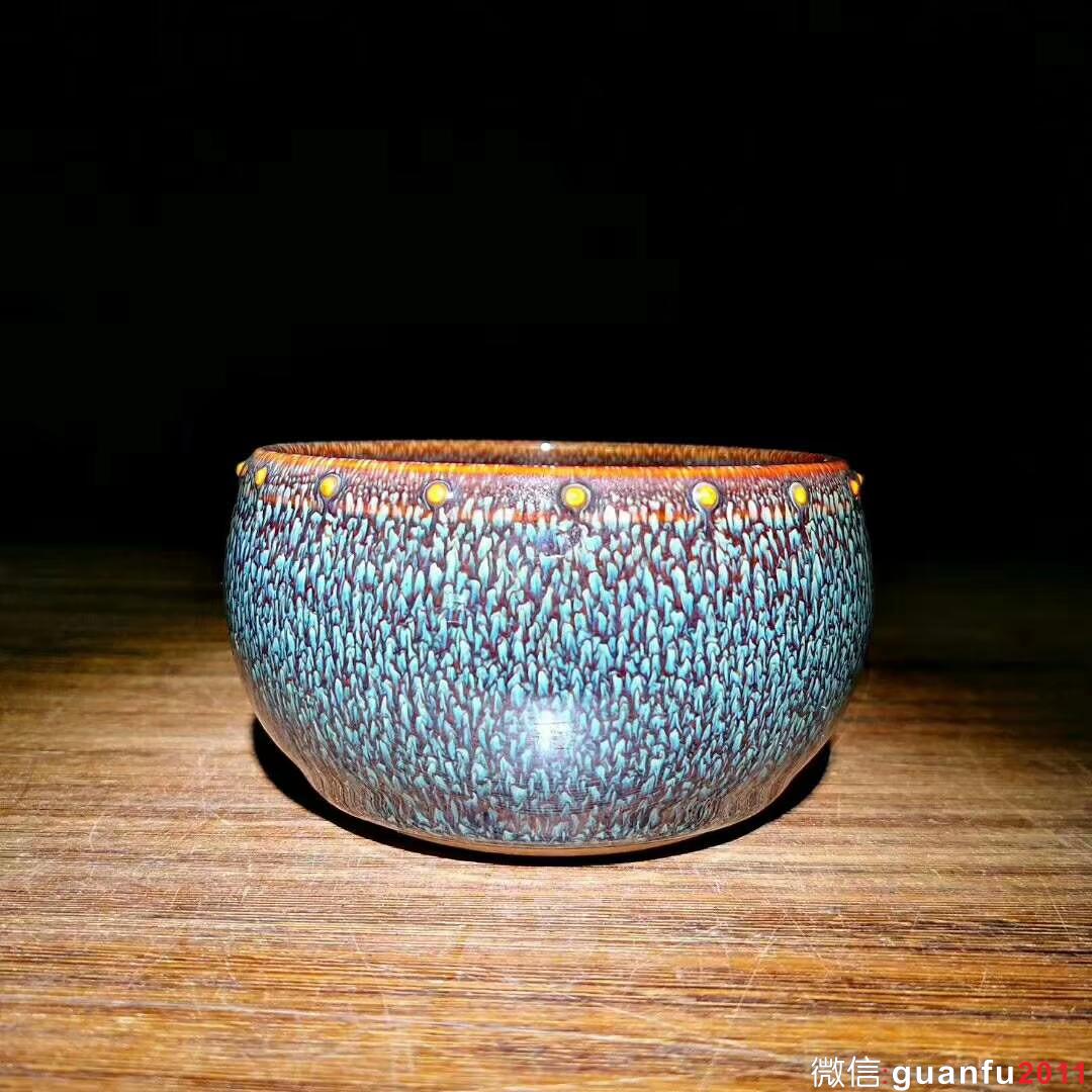 范澤鋒大師～金鼓蟬鳴盞 器型為斂口,碗口圓潤，盞器內(nèi)皆施黑 釉，黑釉色澤深沉。