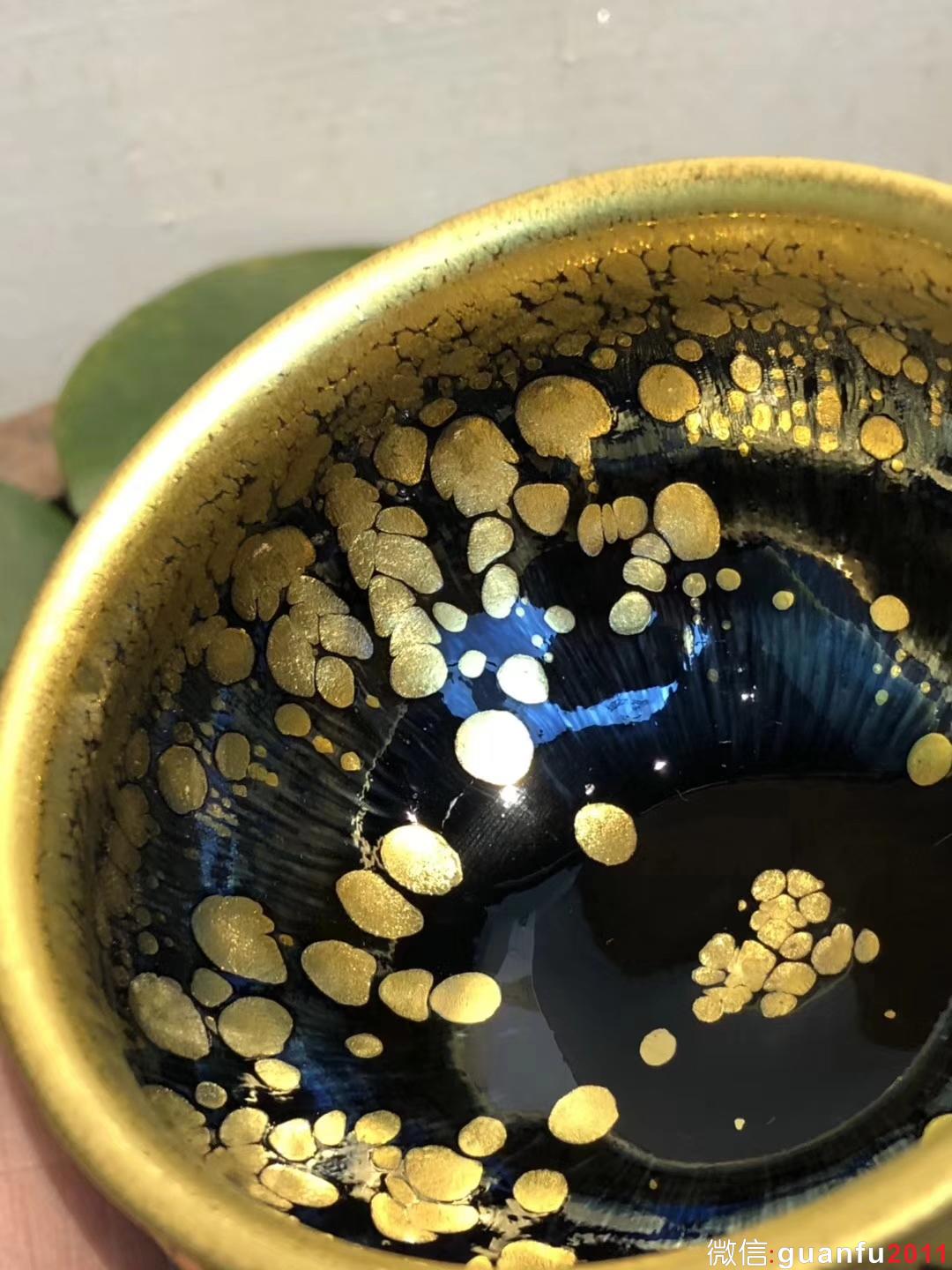 【黃金油滴盞】-收藏極品 作者:范澤鋒老師   國(guó)家級(jí)研究員級(jí)高級(jí)工藝美術(shù)師 材質(zhì):鐵胎束口型 口徑：9.5高6公分