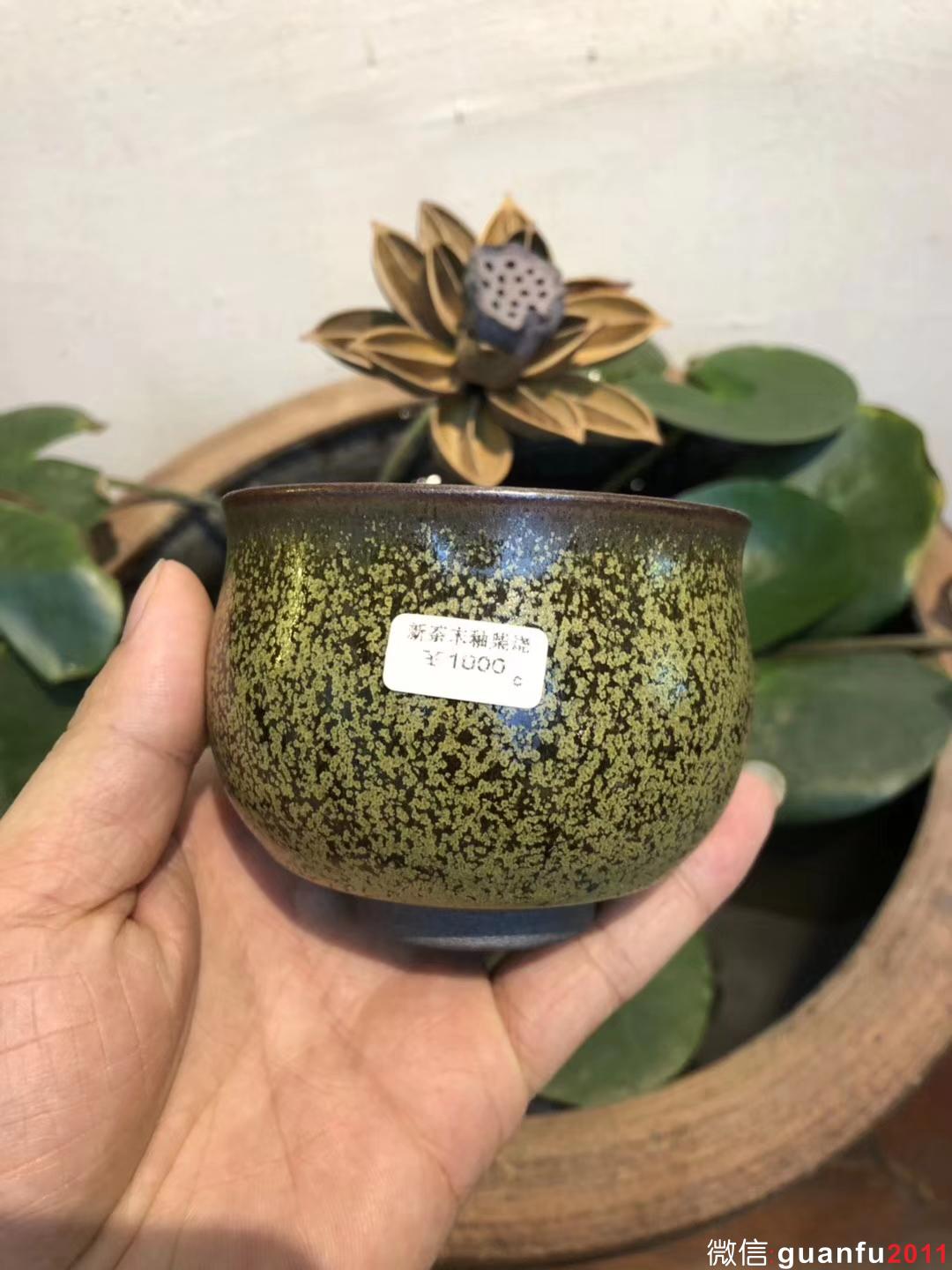 李盞 李遠(yuǎn)興老師 柴燒 單色釉 茶綠釉 龍窯柴燒 手握杯子