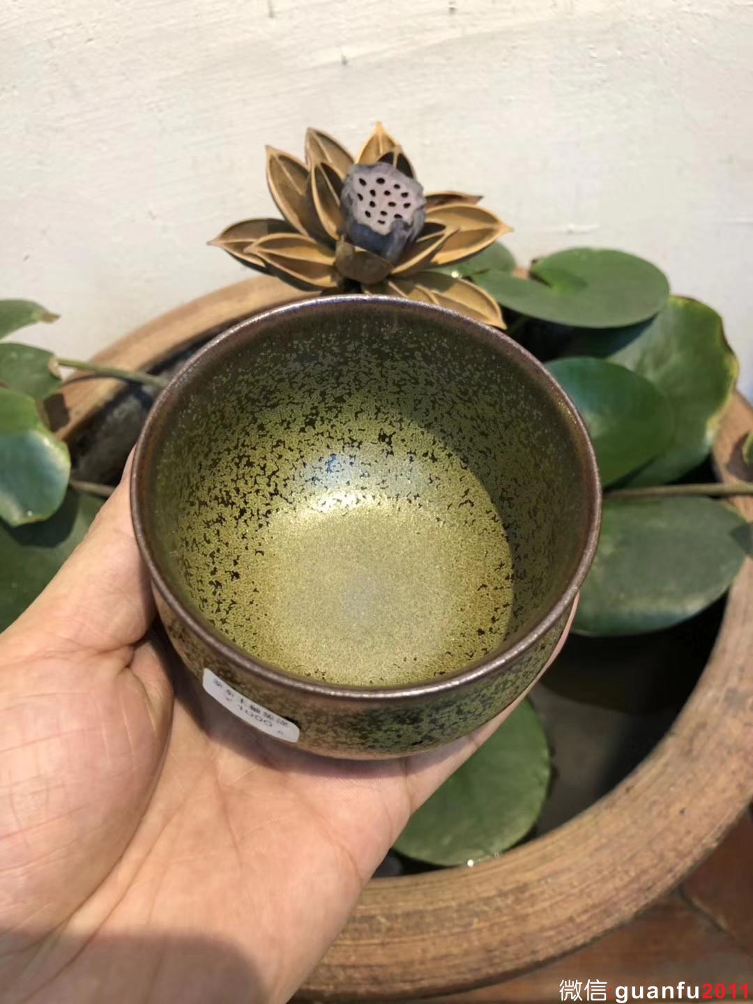 李盞 李遠(yuǎn)興老師 柴燒 單色釉 茶綠釉 龍窯柴燒 手握杯子