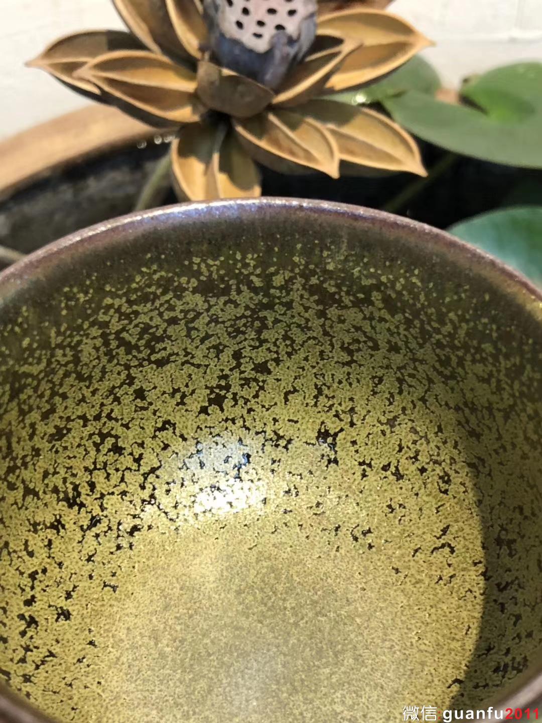 李盞 李遠(yuǎn)興老師 柴燒 單色釉 茶綠釉 龍窯柴燒 手握杯子