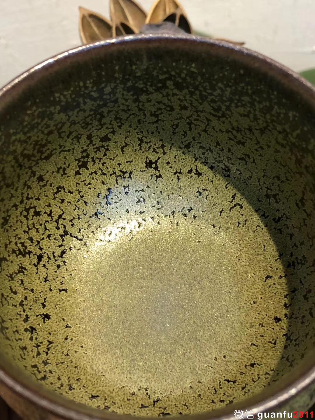 李盞 李遠(yuǎn)興老師 柴燒 單色釉 茶綠釉 龍窯柴燒 手握杯子