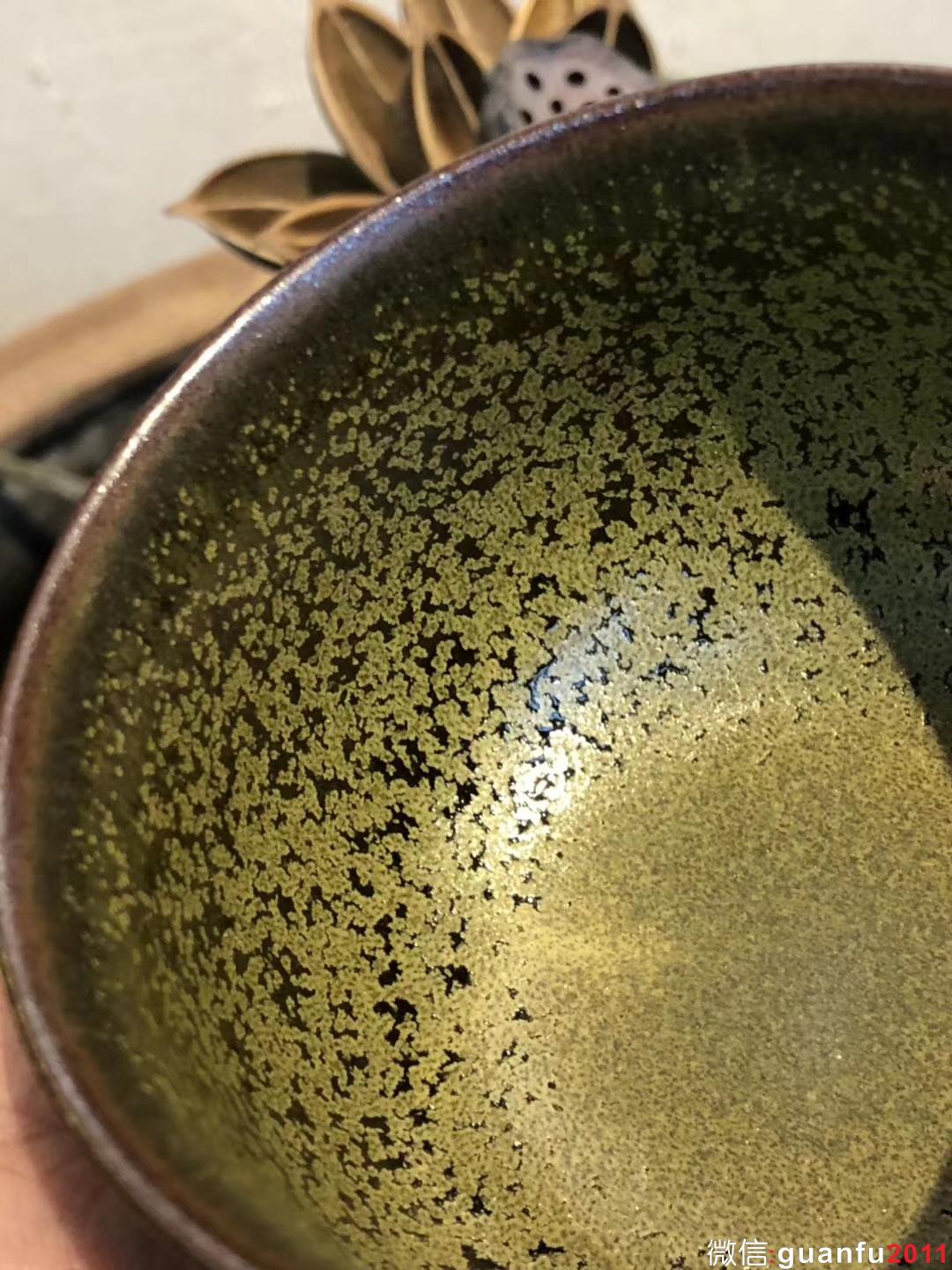 李盞 李遠(yuǎn)興老師 柴燒 單色釉 茶綠釉 龍窯柴燒 手握杯子