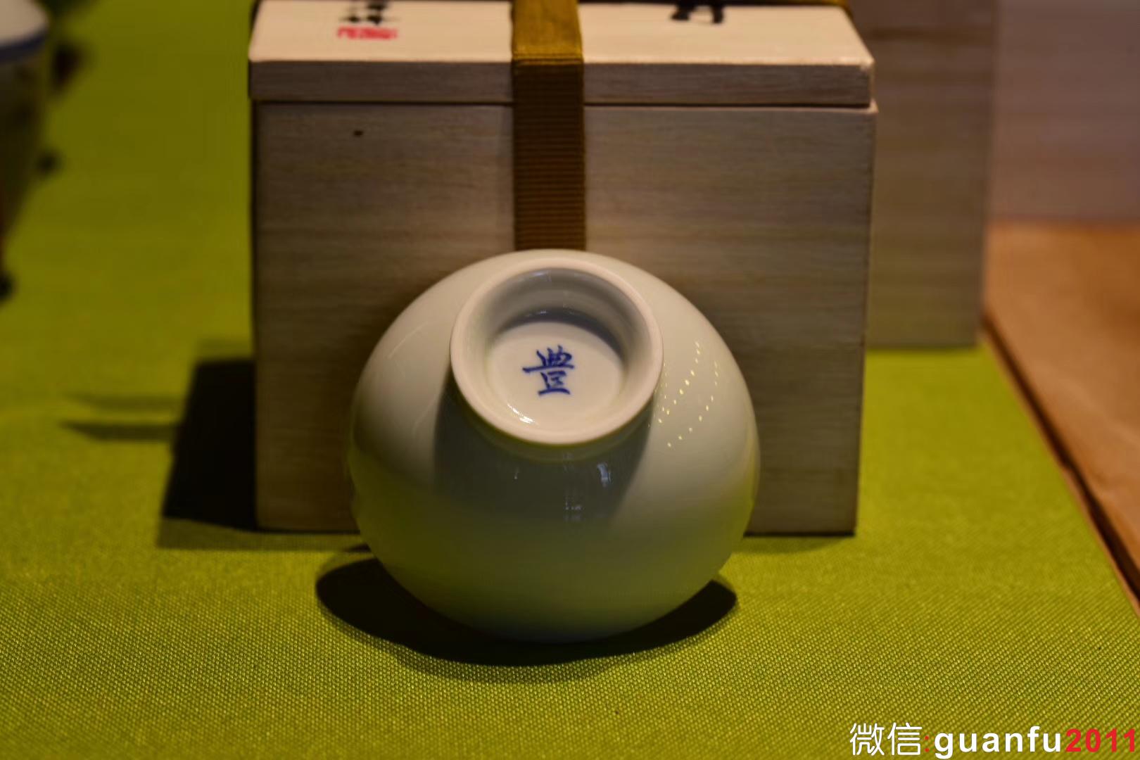 【青瓷刻金釉 】   戊戌年  范澤鋒老師作品   豐字款  口徑：7.5 高4.5左右