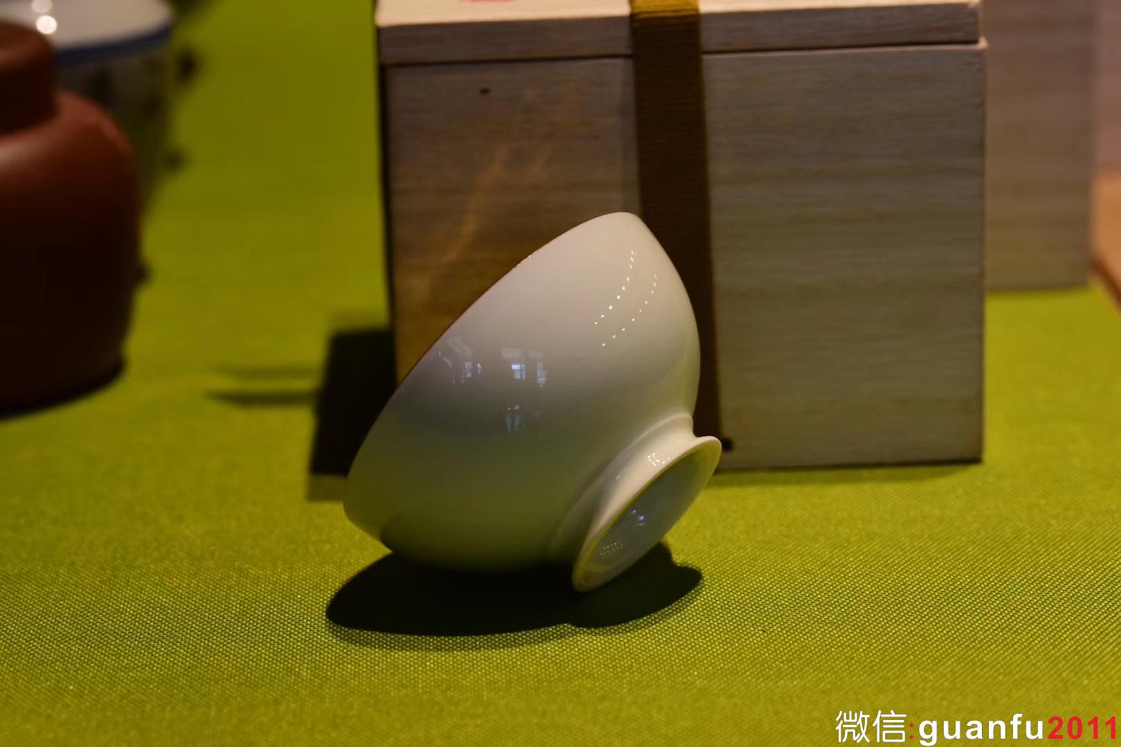 【青瓷刻金釉 】   戊戌年  范澤鋒老師作品   豐字款  口徑：7.5 高4.5左右