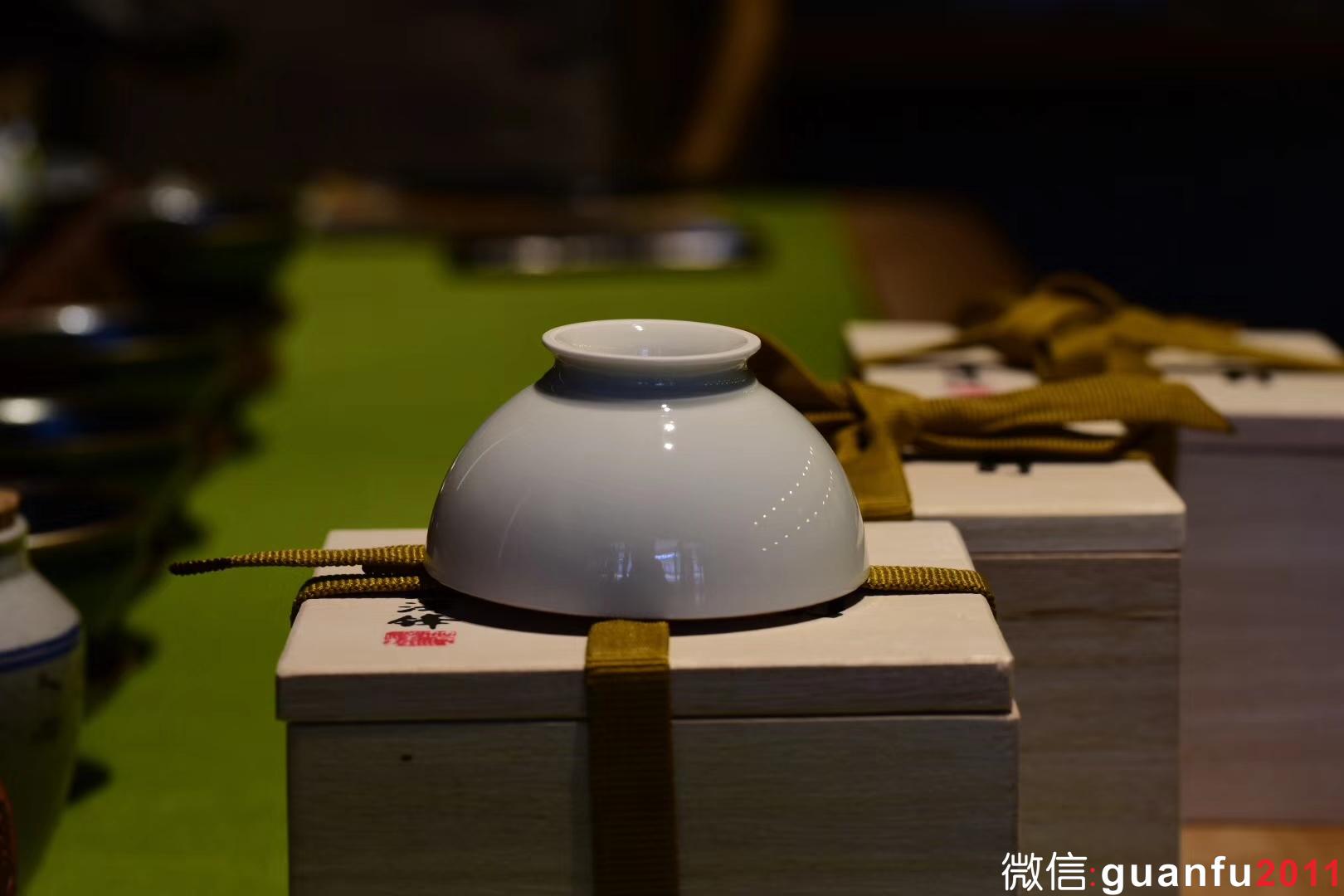 【青瓷刻金釉 】   戊戌年  范澤鋒老師作品   豐字款  口徑：7.5 高4.5左右