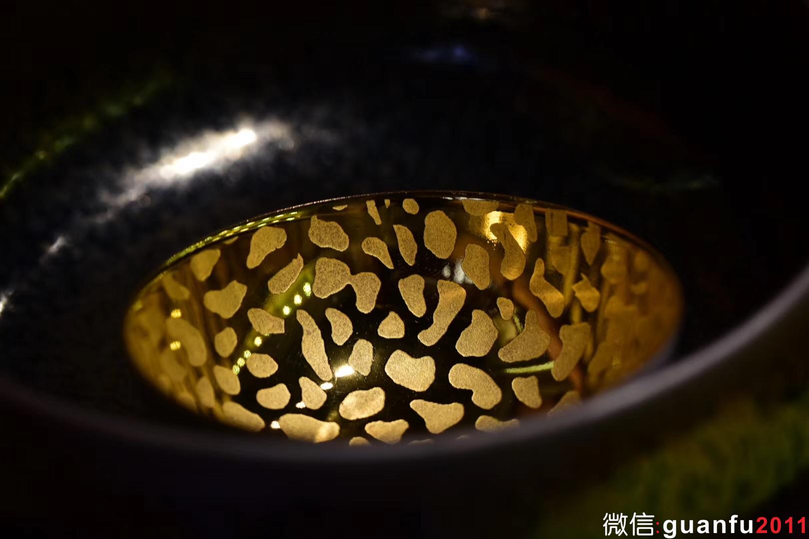 【青瓷刻金釉 】   戊戌年  范澤鋒老師作品   豐字款  口徑：7.5 高4.5左右