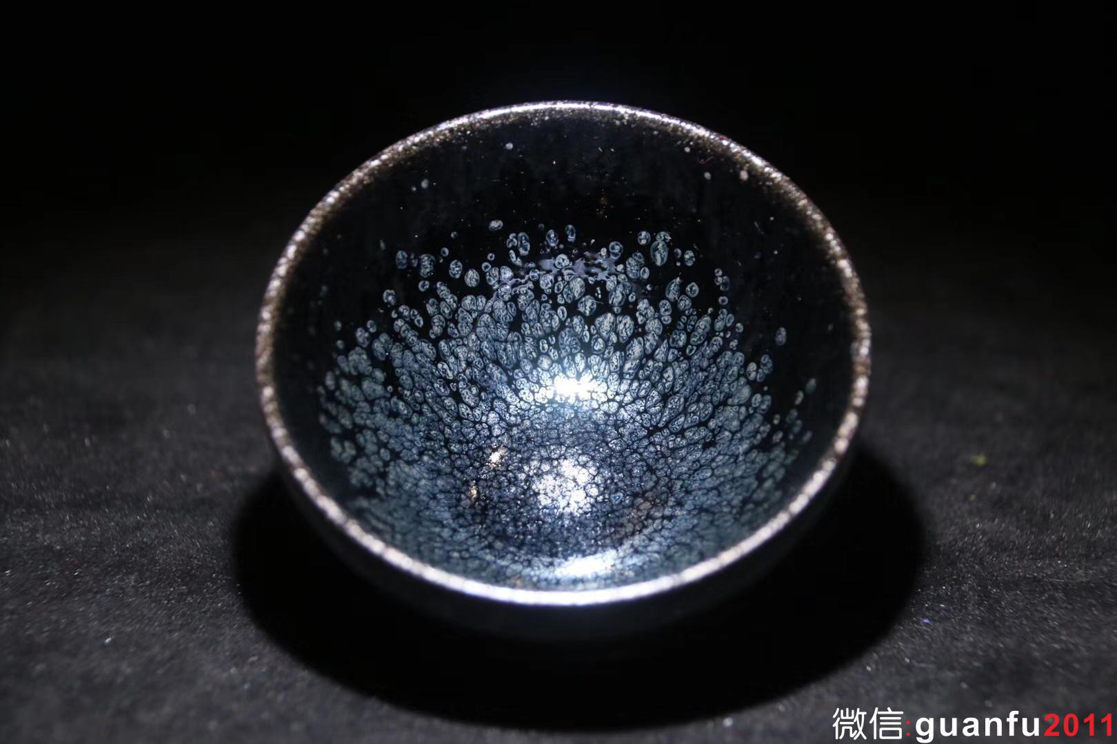 【作者】陳春華老師 【品名】黑釉油滴 【規(guī)格】8 x 5.2 cm