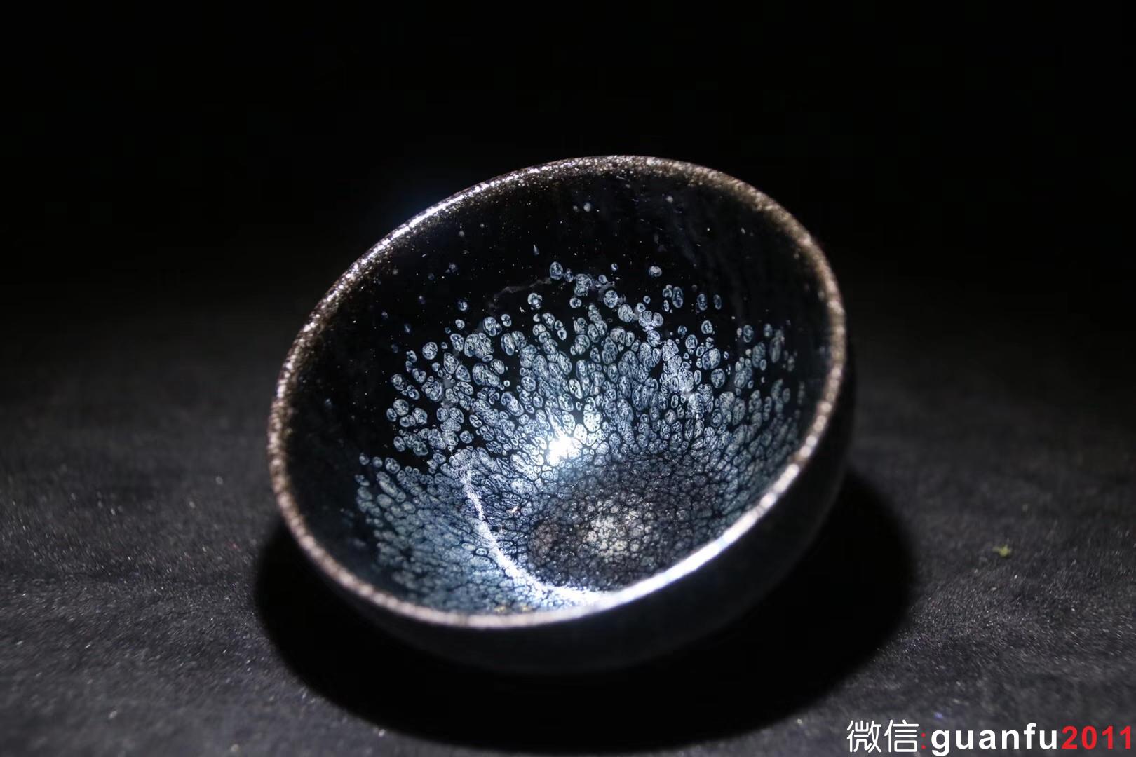 【作者】陳春華老師 【品名】黑釉油滴 【規(guī)格】8 x 5.2 cm