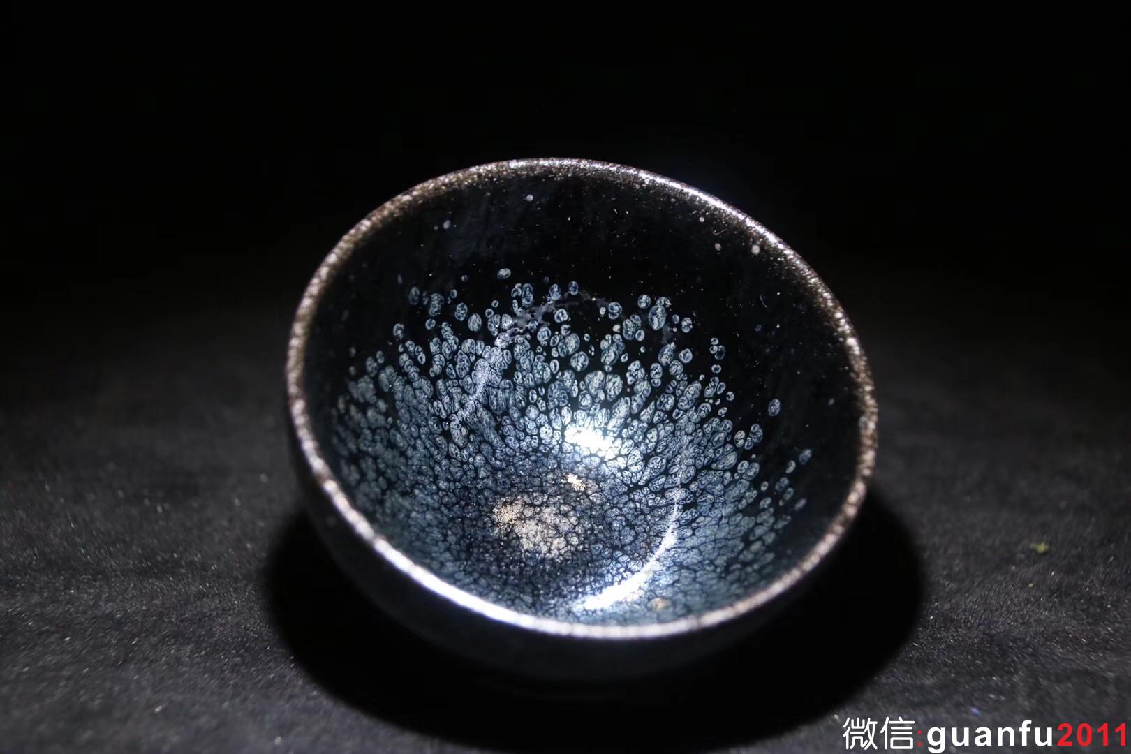 【作者】陳春華老師 【品名】黑釉油滴 【規(guī)格】8 x 5.2 cm