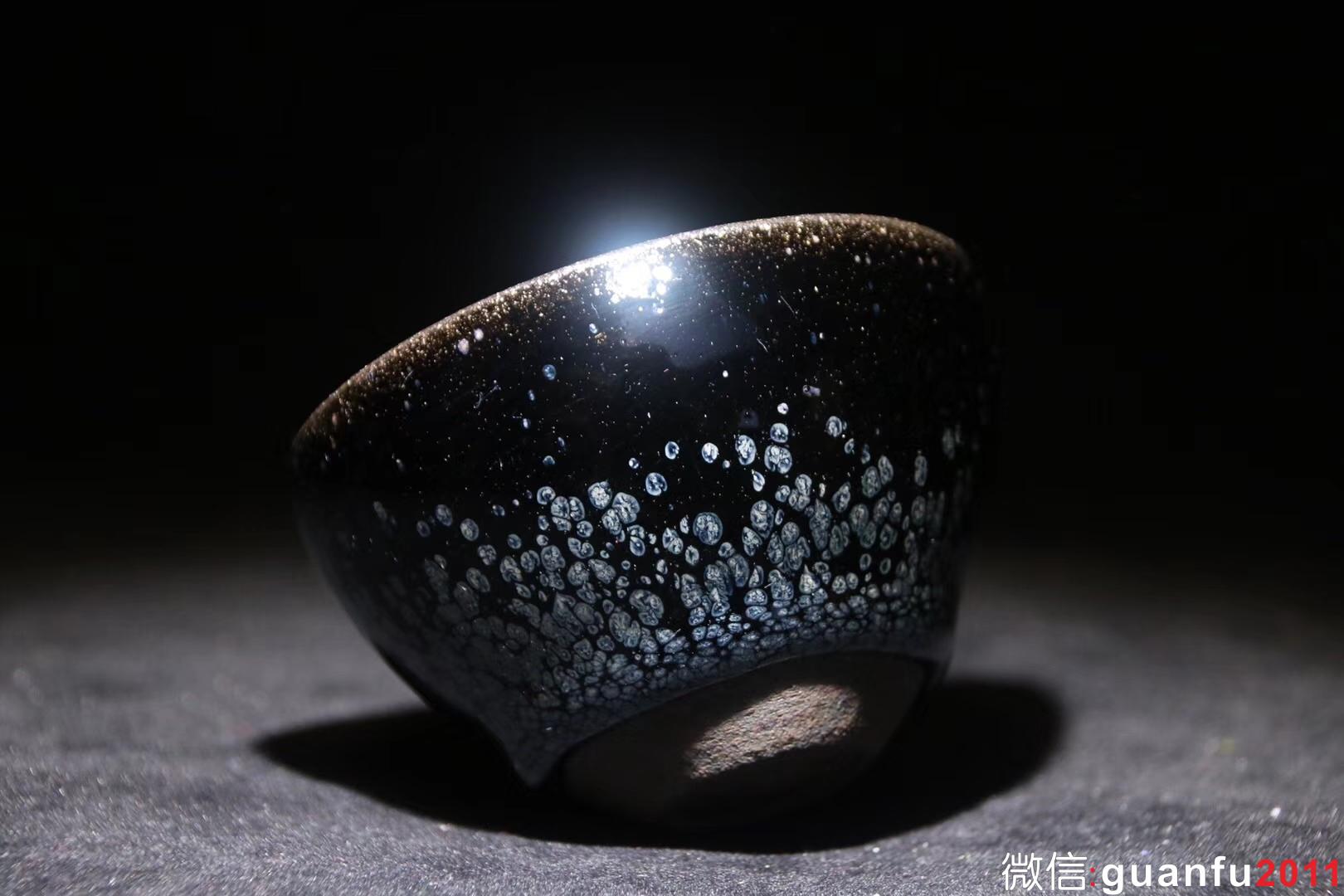 【作者】陳春華老師 【品名】黑釉油滴 【規(guī)格】8 x 5.2 cm