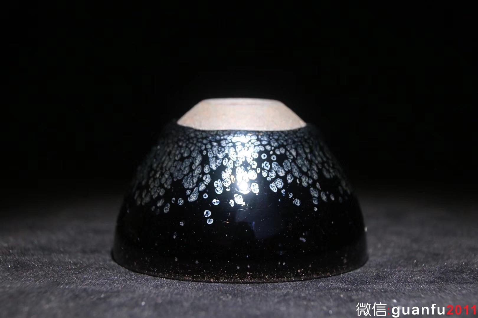 【作者】陳春華老師 【品名】黑釉油滴 【規(guī)格】8 x 5.2 cm