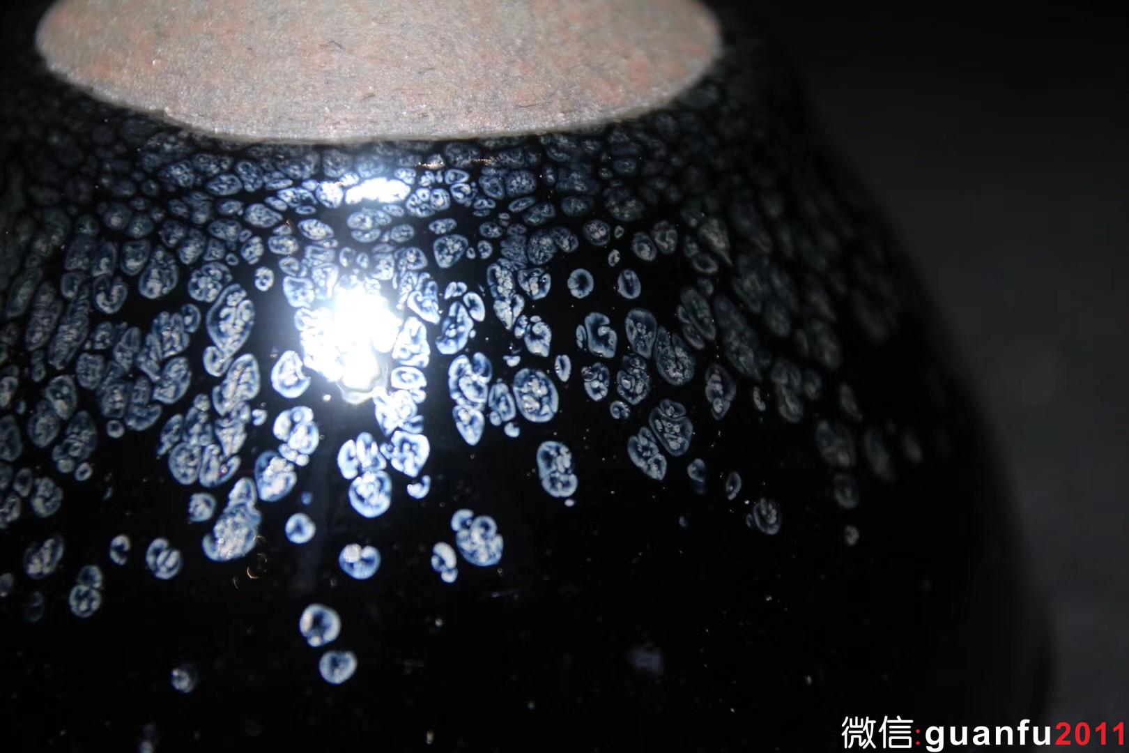 【作者】陳春華老師 【品名】黑釉油滴 【規(guī)格】8 x 5.2 cm