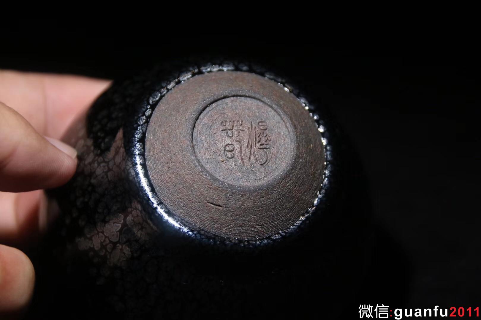 【作者】陳春華老師 【品名】黑釉油滴 【規(guī)格】8 x 5.2 cm