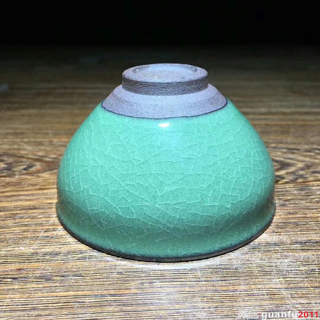冰裂紋翡翠綠～范永壽師傅龍窯柴燒作品！ 口徑8.7高5.1
