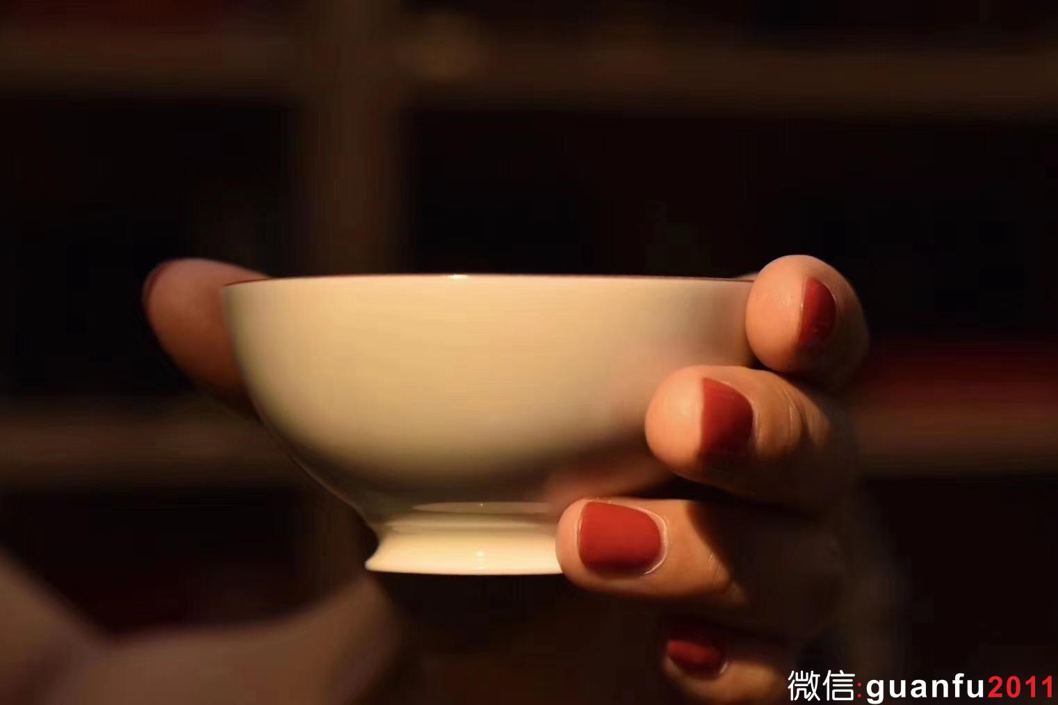 【青瓷刻金釉 】   戊戌年  范澤鋒老師作品   豐字款  口徑：7.5 高4.5左右