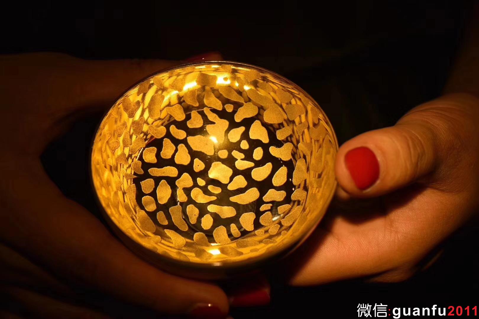 【青瓷刻金釉 】   戊戌年  范澤鋒老師作品   豐字款  口徑：7.5 高4.5左右