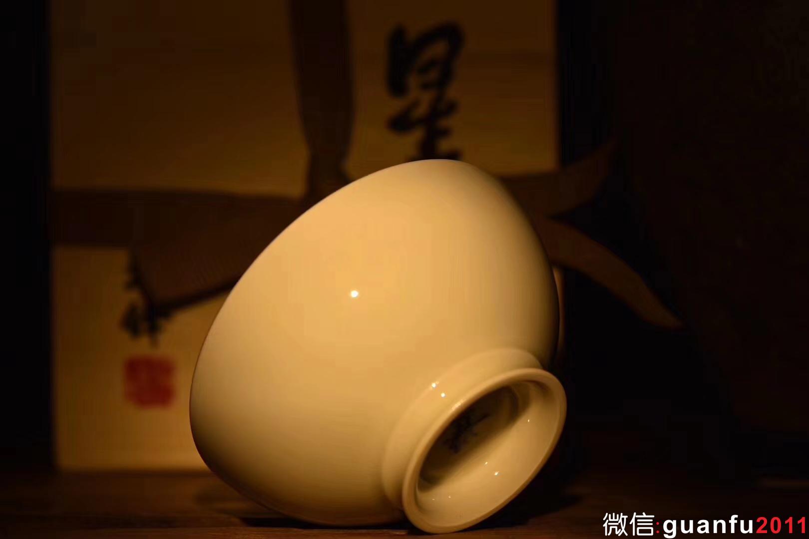 【青瓷刻金釉 】   戊戌年  范澤鋒老師作品   豐字款  口徑：7.5 高4.5左右