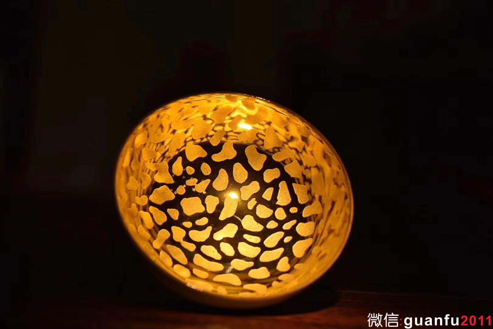 【青瓷刻金釉 】   戊戌年  范澤鋒老師作品   豐字款  口徑：7.5 高4.5左右