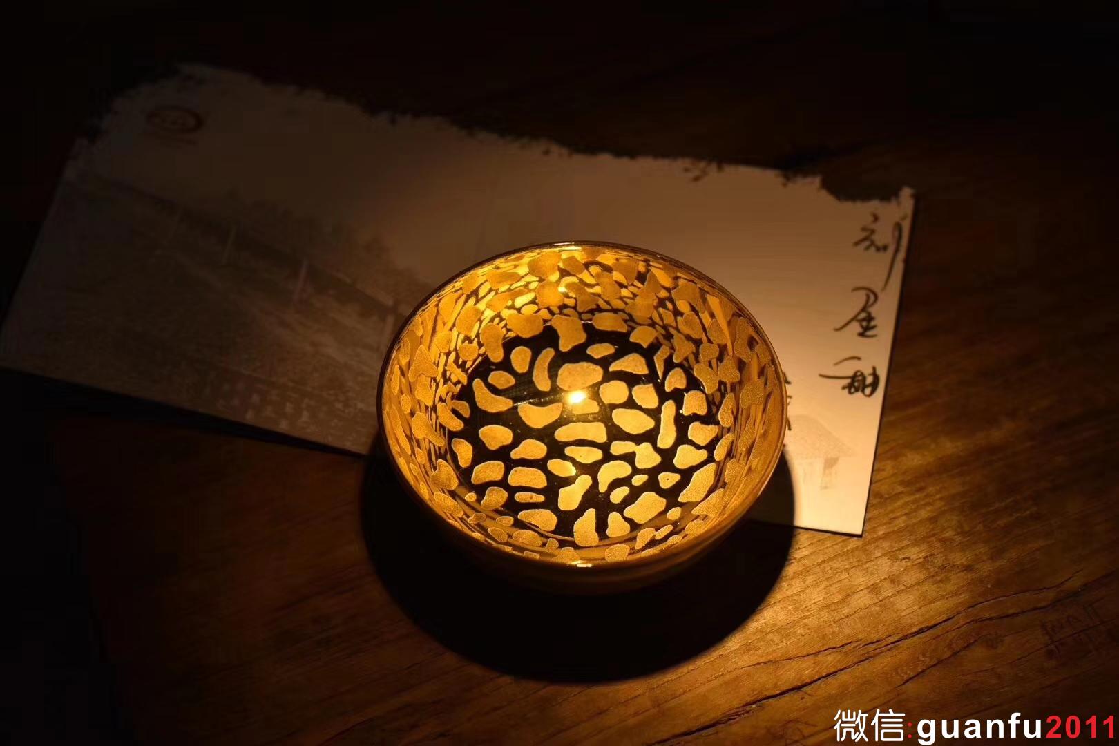 【青瓷刻金釉 】   戊戌年  范澤鋒老師作品   豐字款  口徑：7.5 高4.5左右