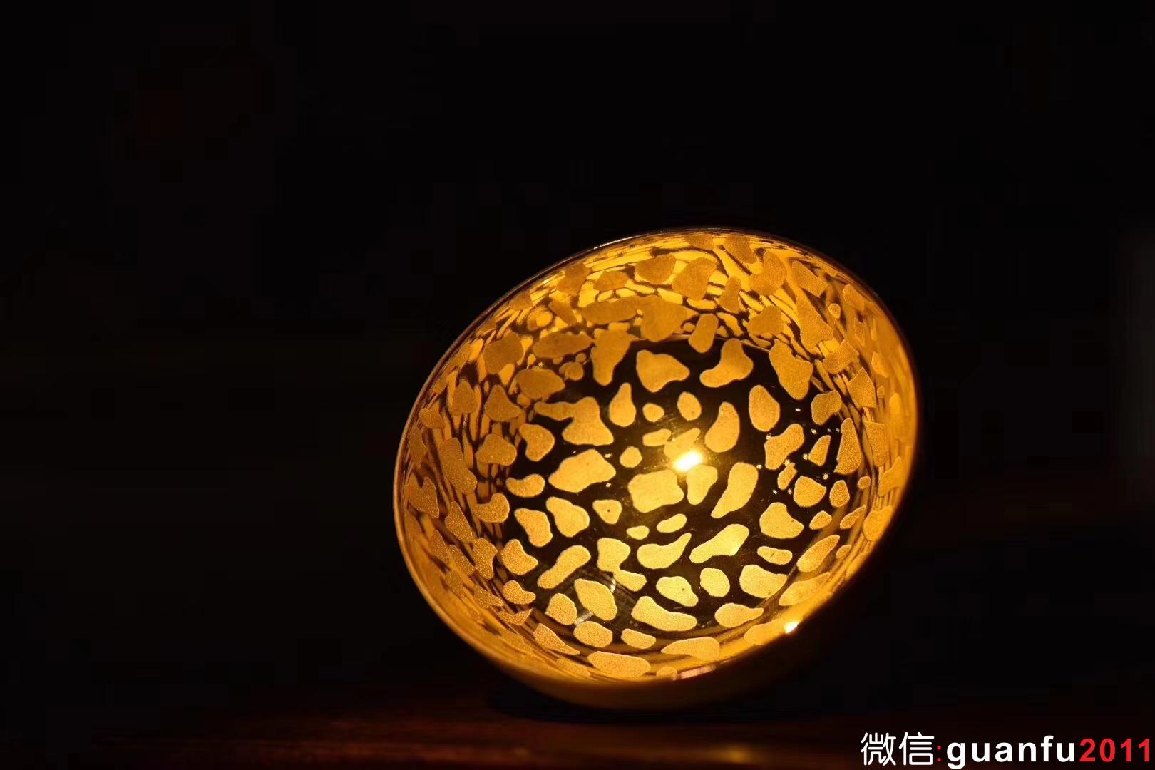 【青瓷刻金釉 】   戊戌年  范澤鋒老師作品   豐字款  口徑：7.5 高4.5左右