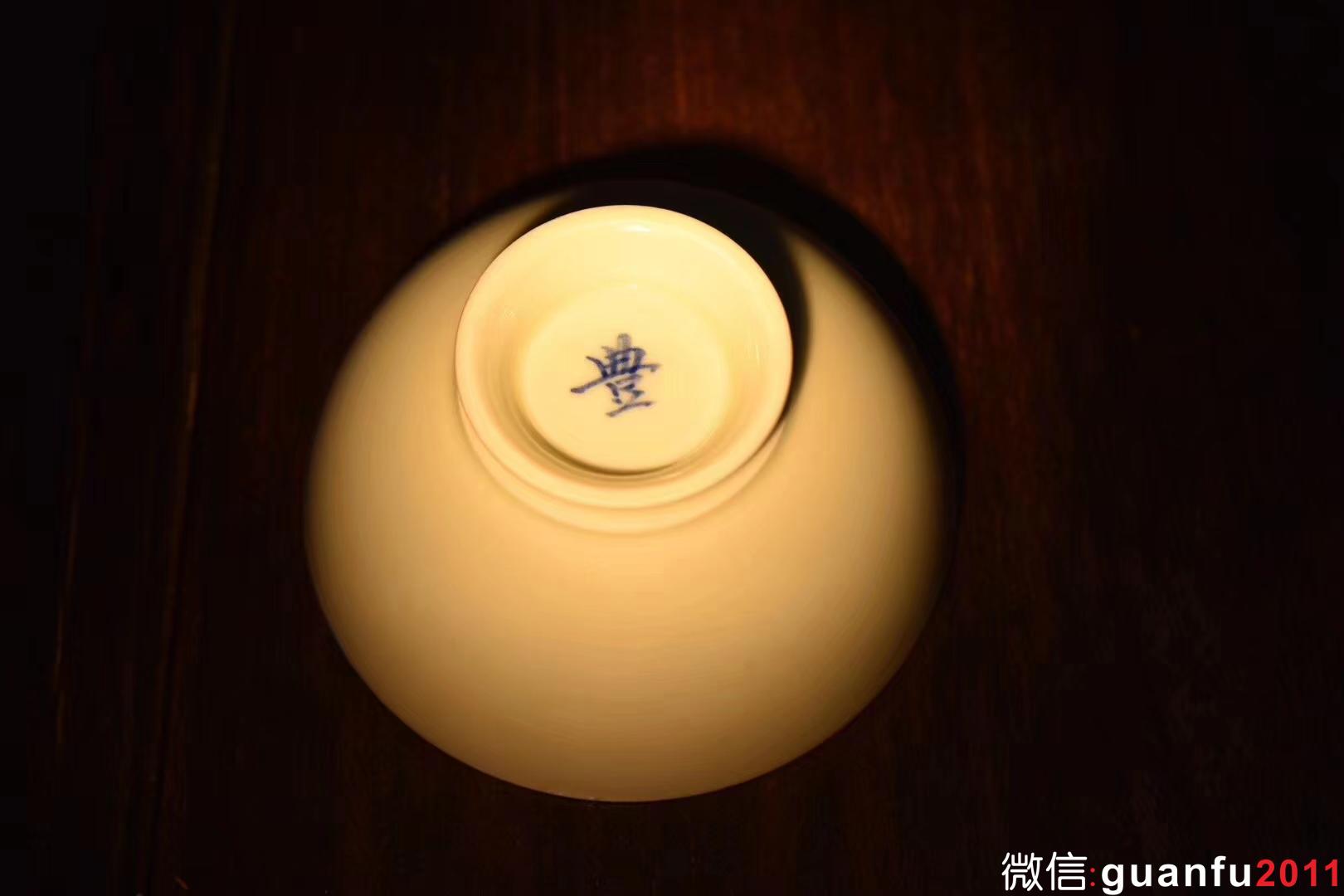 【青瓷刻金釉 】   戊戌年  范澤鋒老師作品   豐字款  口徑：7.5 高4.5左右