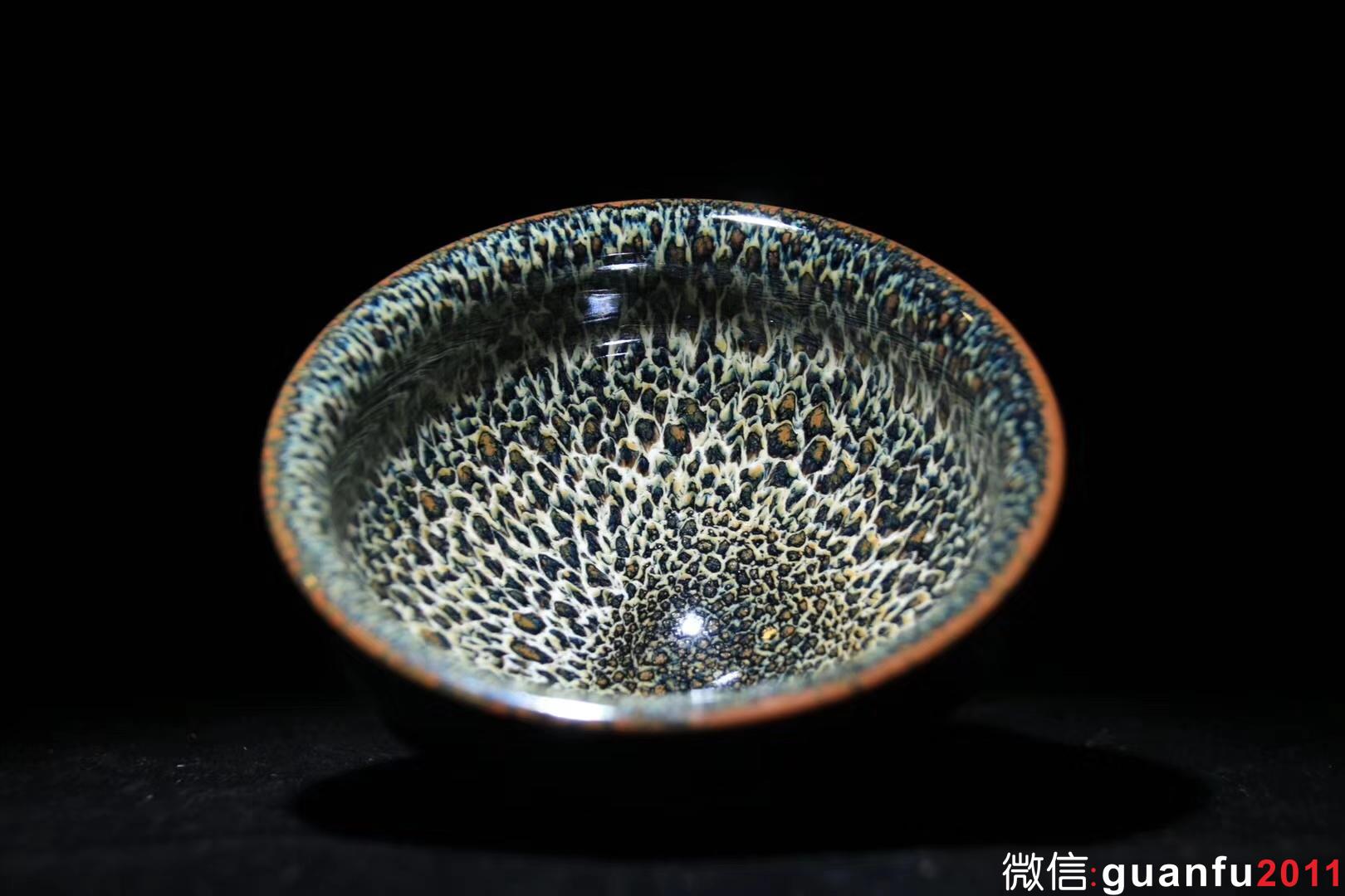 【作者】郭明慶老師 作品 【品名】秘色鷓鴣斑 【規(guī)格】9.5 x 5.2 cm