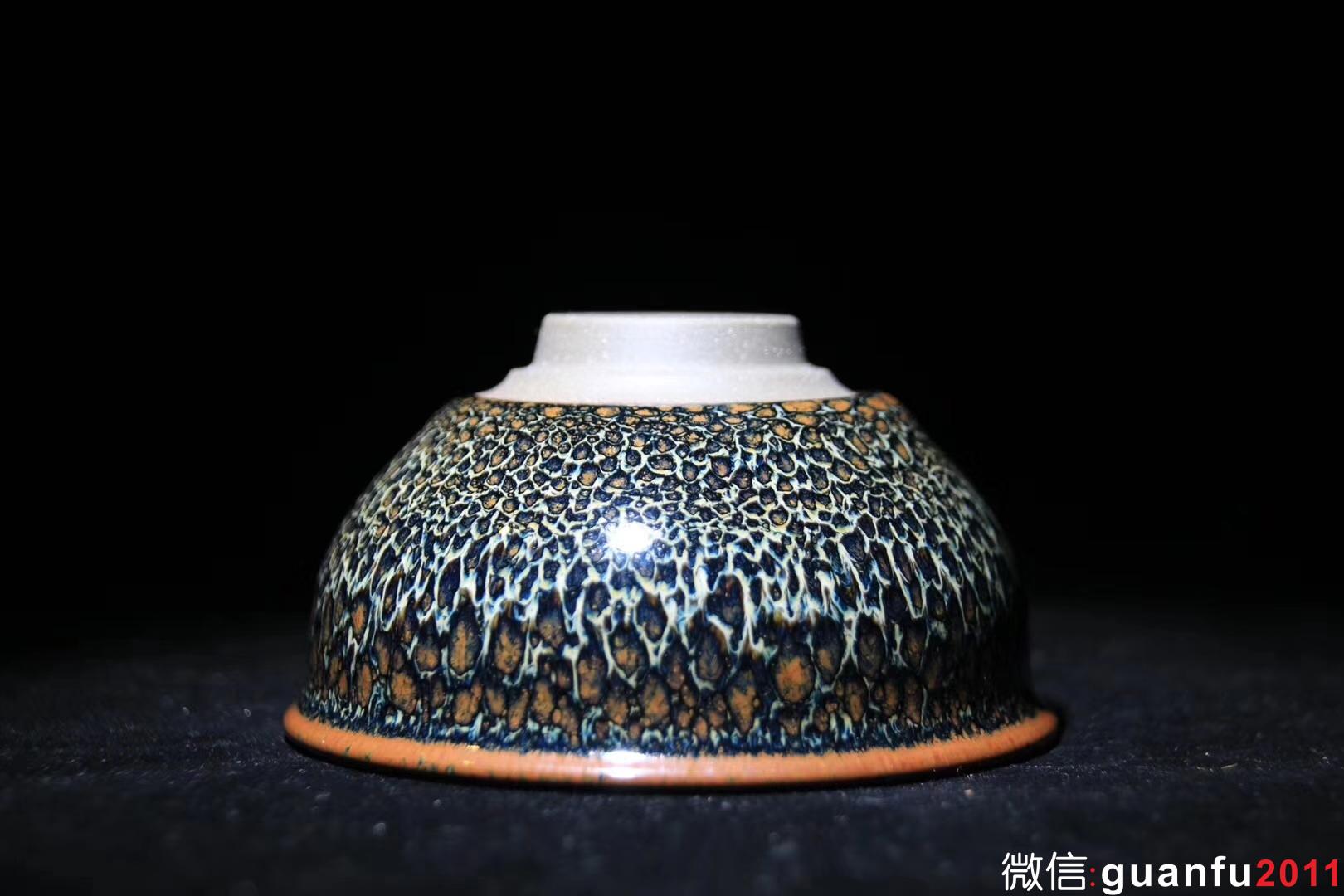 【作者】郭明慶老師 作品 【品名】秘色鷓鴣斑 【規(guī)格】9.5 x 5.2 cm
