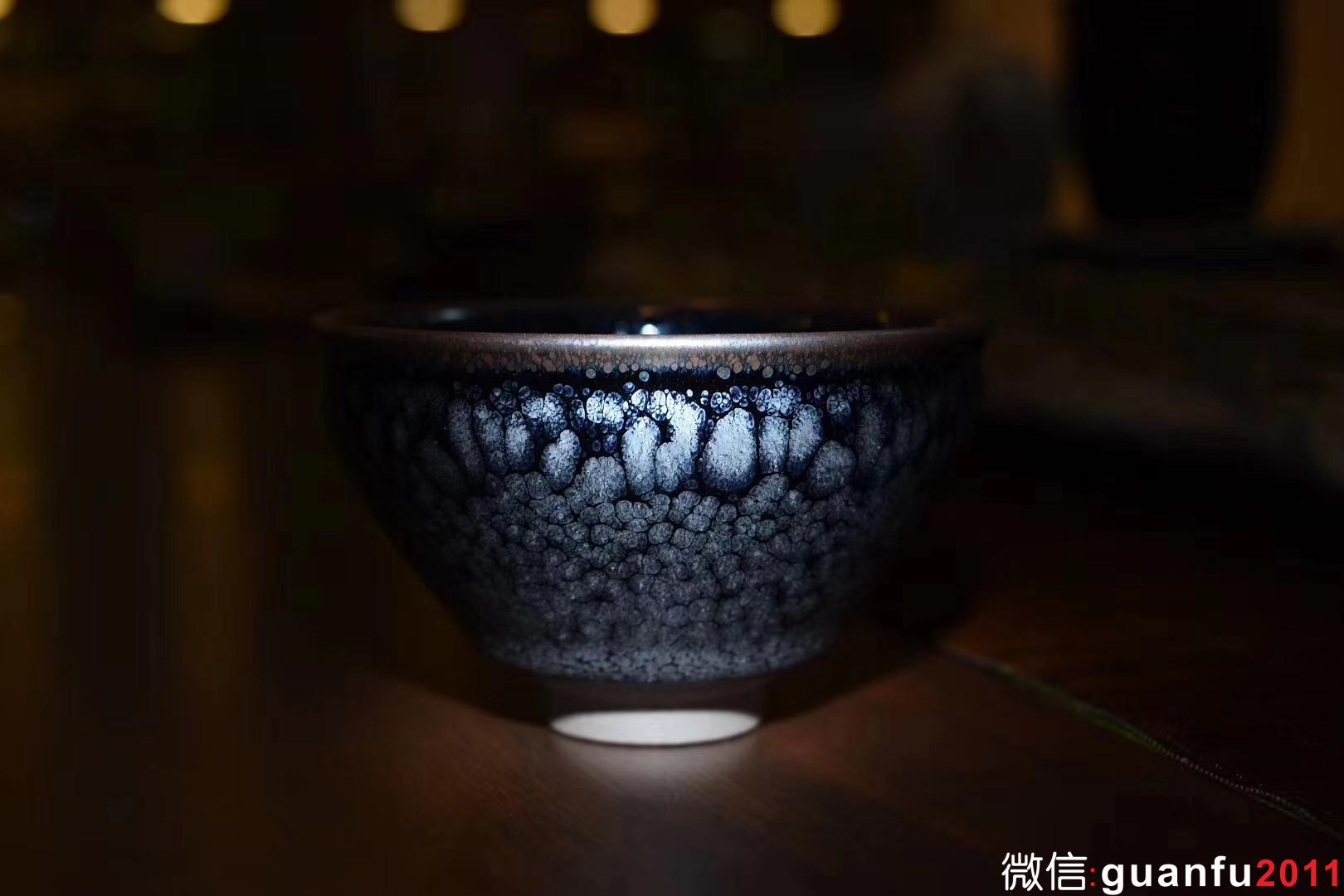 【素心】 斑紋的結晶體如 泛著藍光 束口：8.7*5.7公分 嚴小華全手制