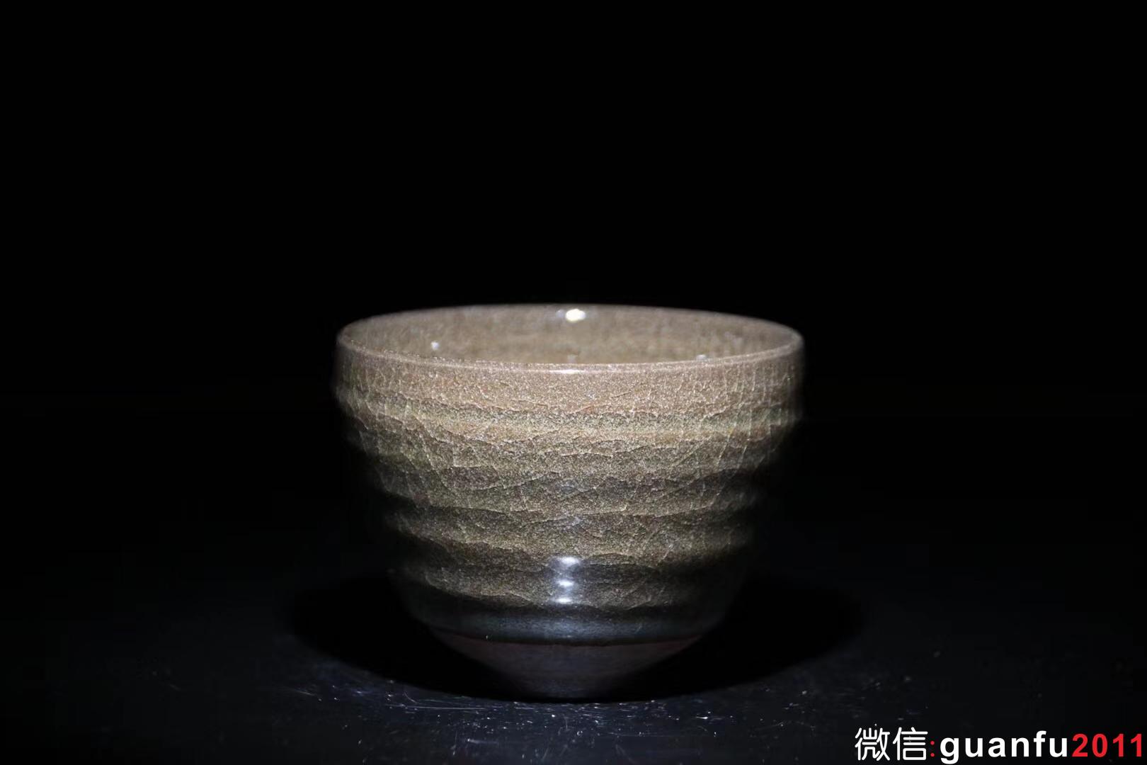 【作者】李遠興老師 作品 【品名】柴燒冰裂紋 【規(guī)格】8.8 x 6.8 cm