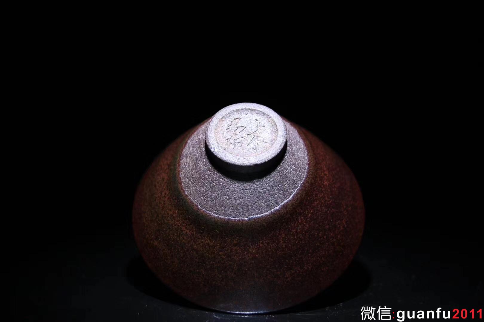 【作者】楊興生老師 作品 【品名】柴燒 【規(guī)格】9.3 x 5 cm