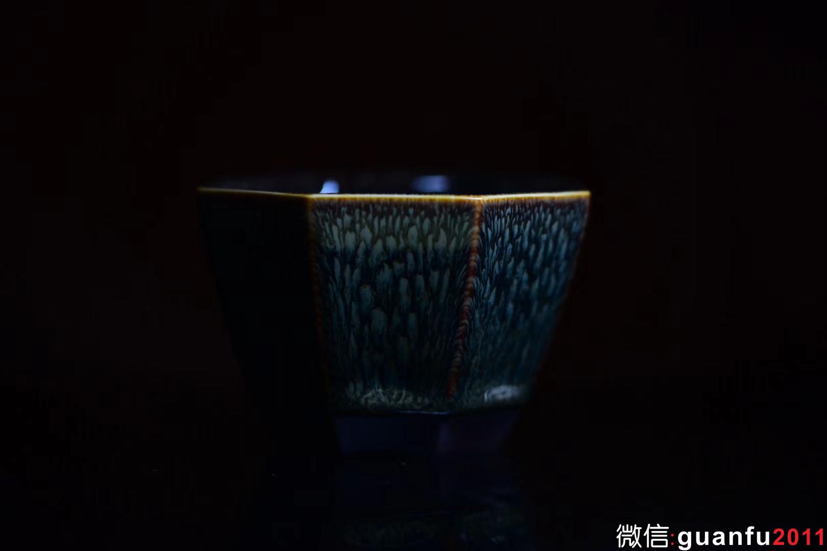 【八面玲瓏】星月盞 四戶八窗明,玲瓏逼上清. 范澤鋒制 口徑:10.8公分高6公分