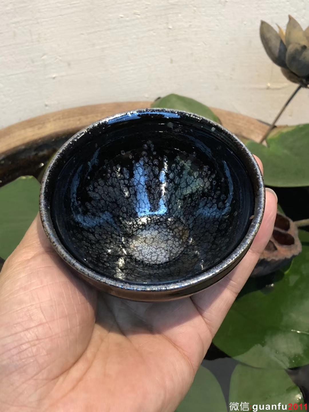 華御 陳春華：深裝束口盞 黑的出眾，黑的曼妙，獨具難能可貴的簡逸。