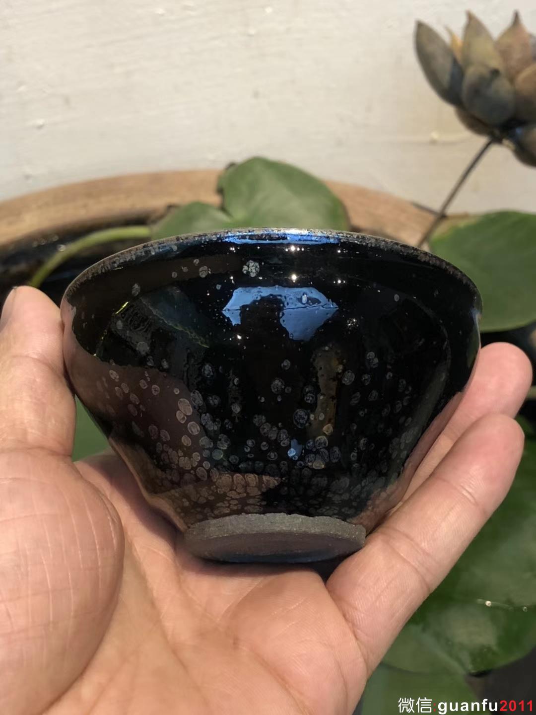 華御 陳春華：深裝束口盞 黑的出眾，黑的曼妙，獨具難能可貴的簡逸。